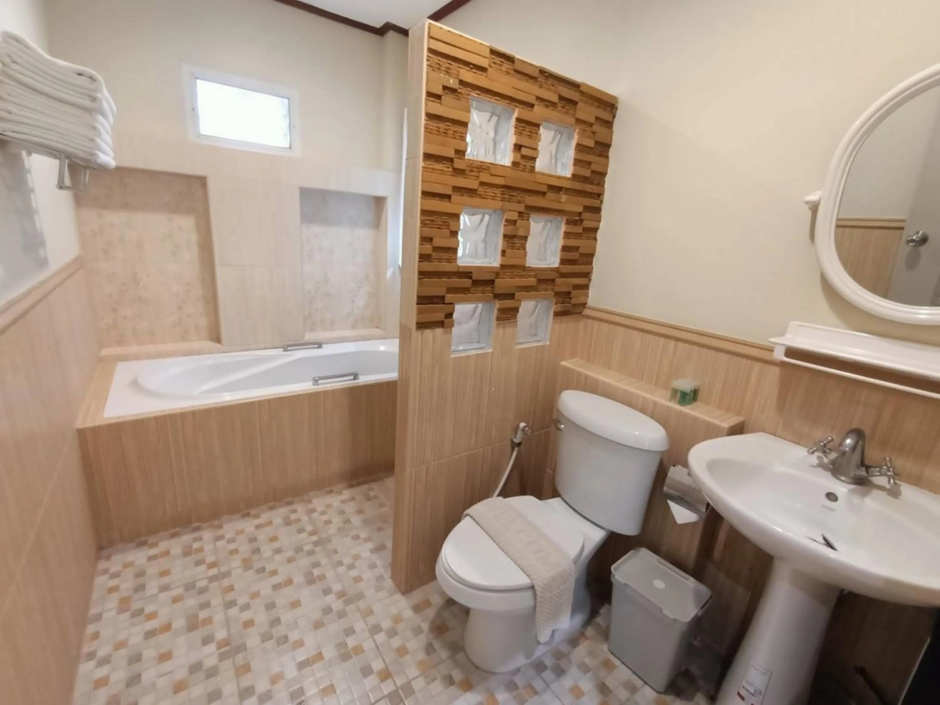 Shower in Aob-Oun Homestay