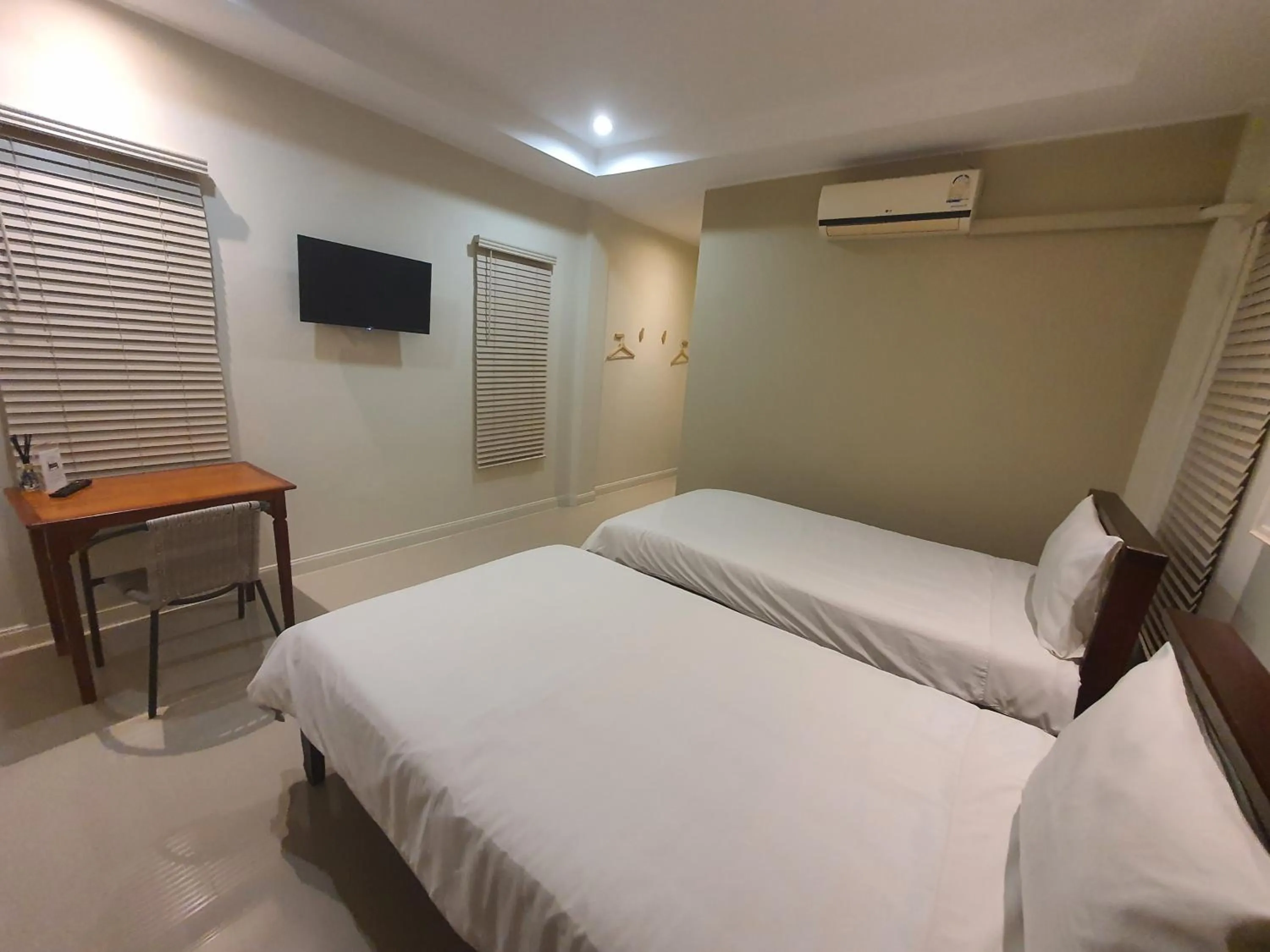 TV and multimedia, Bed in Aob-Oun Homestay