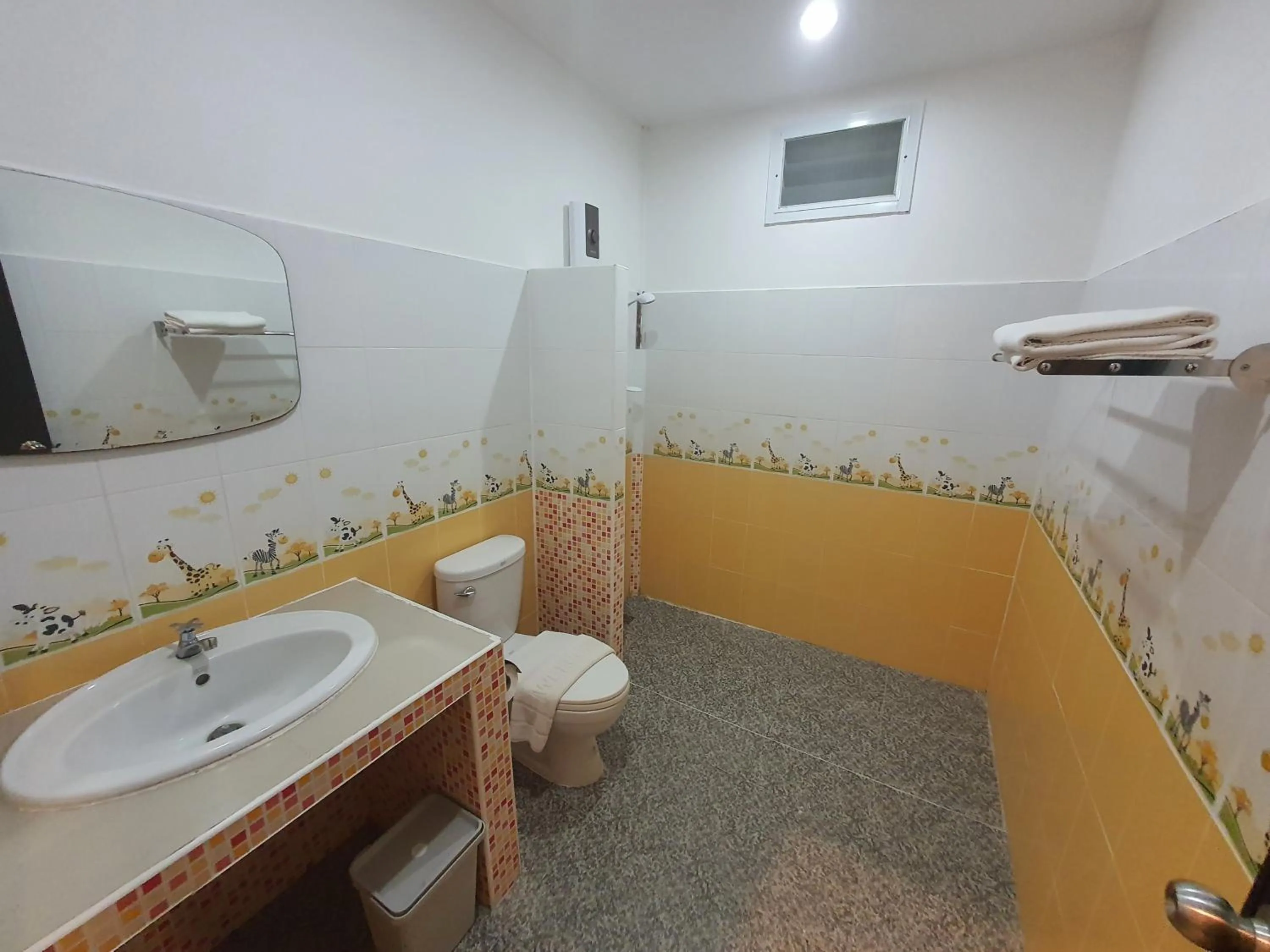 Shower in Aob-Oun Homestay