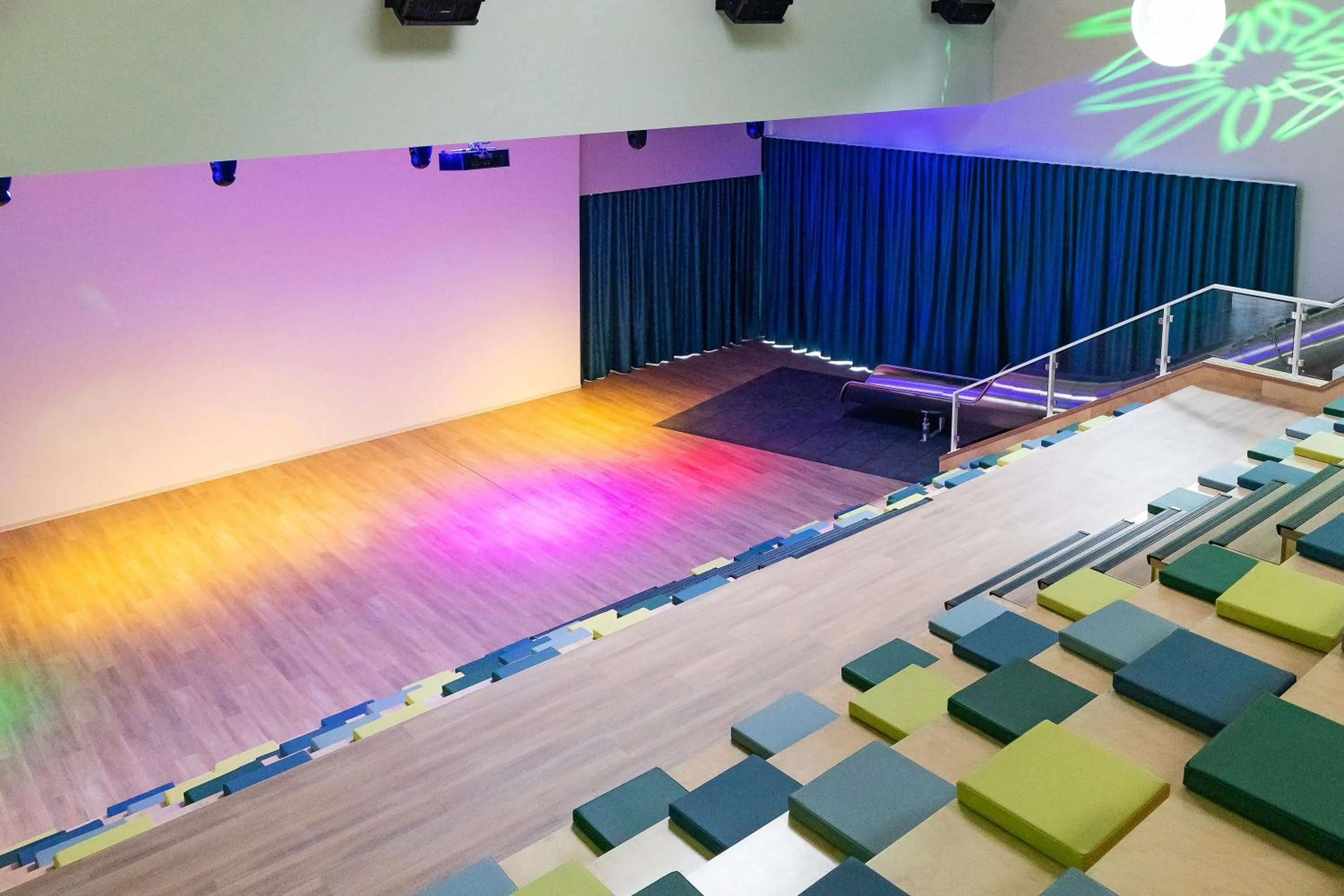 Entertainment in TUI SUNEO Kinderresort Ihr entspannter Familienurlaub mit Abenteuerspielplatz & der längsten Wasserrutsche im deutschen Teil der Insel Usedom