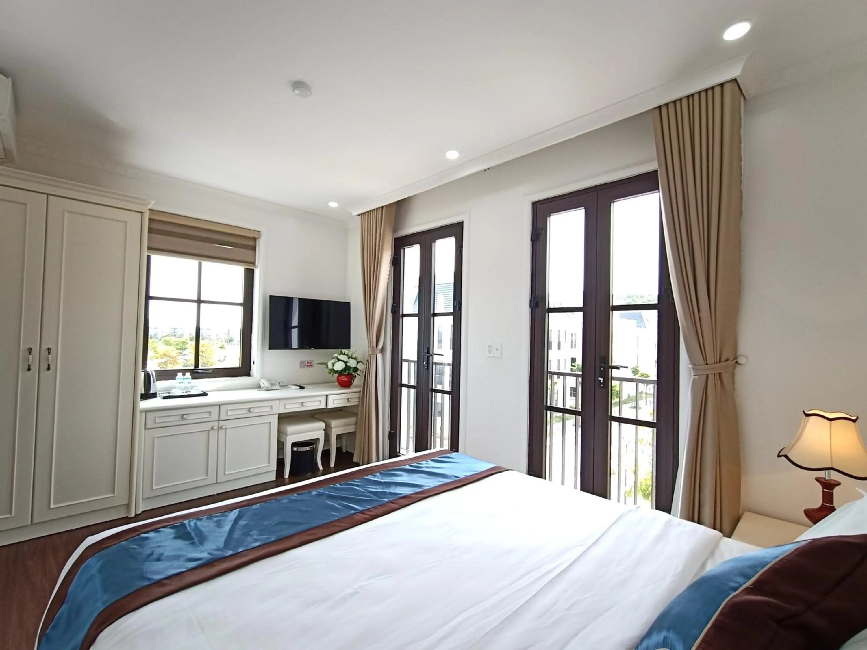 Photo of the whole room, Bed in Khách sạn Time Lotus Hạ Long