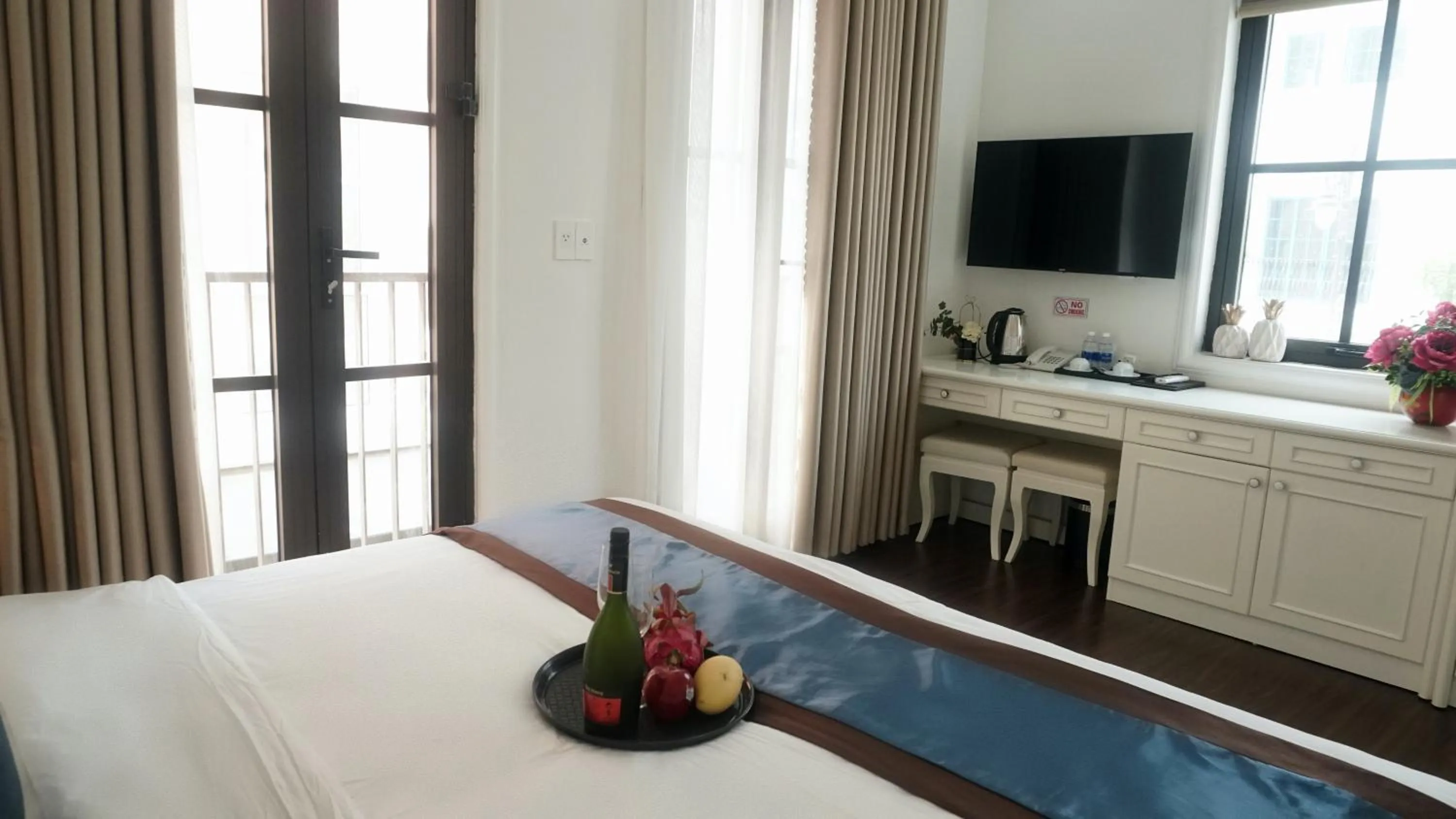 Bedroom, Bed in Khách sạn Time Lotus Hạ Long