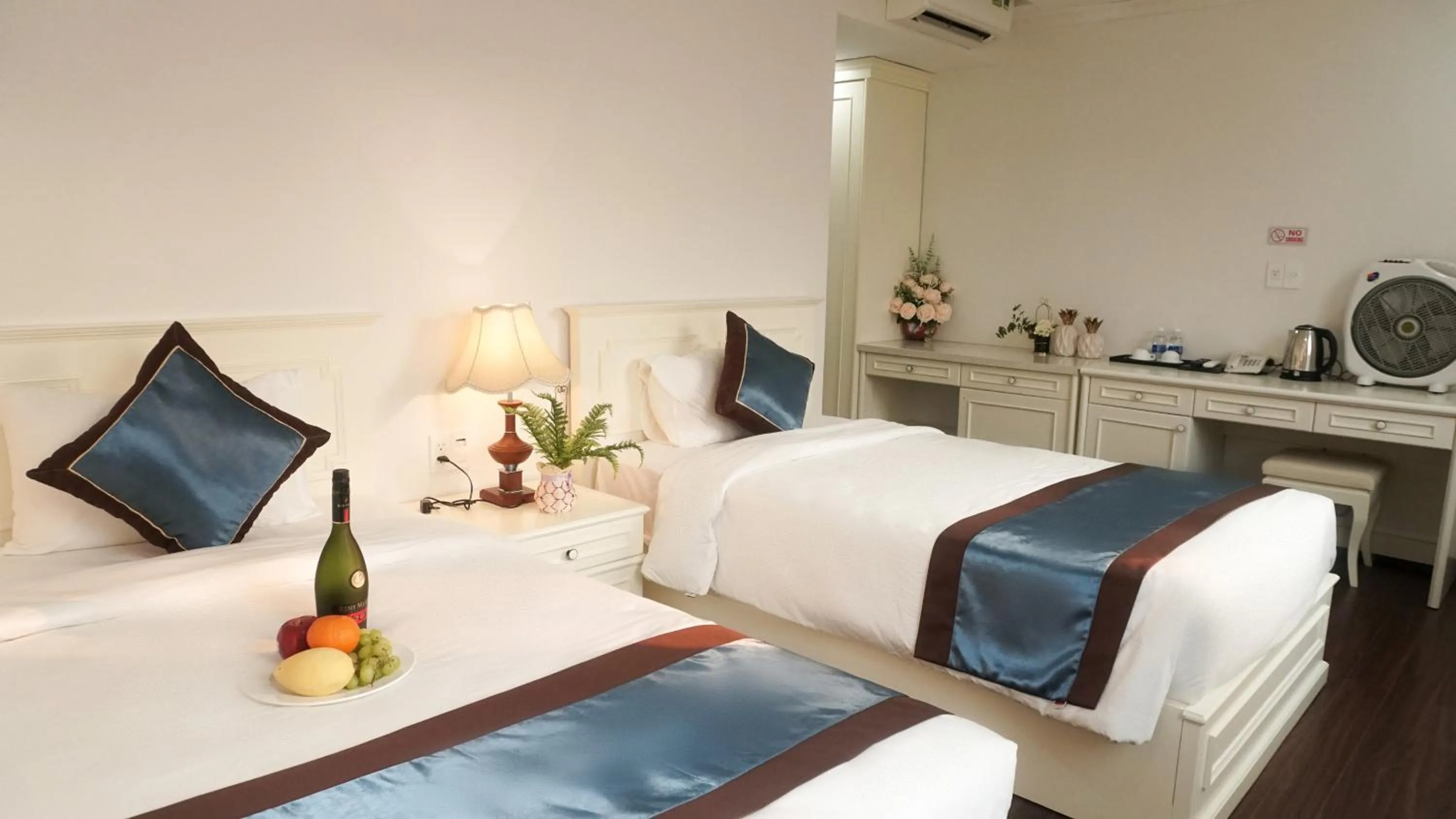 Bedroom, Bed in Khách sạn Time Lotus Hạ Long