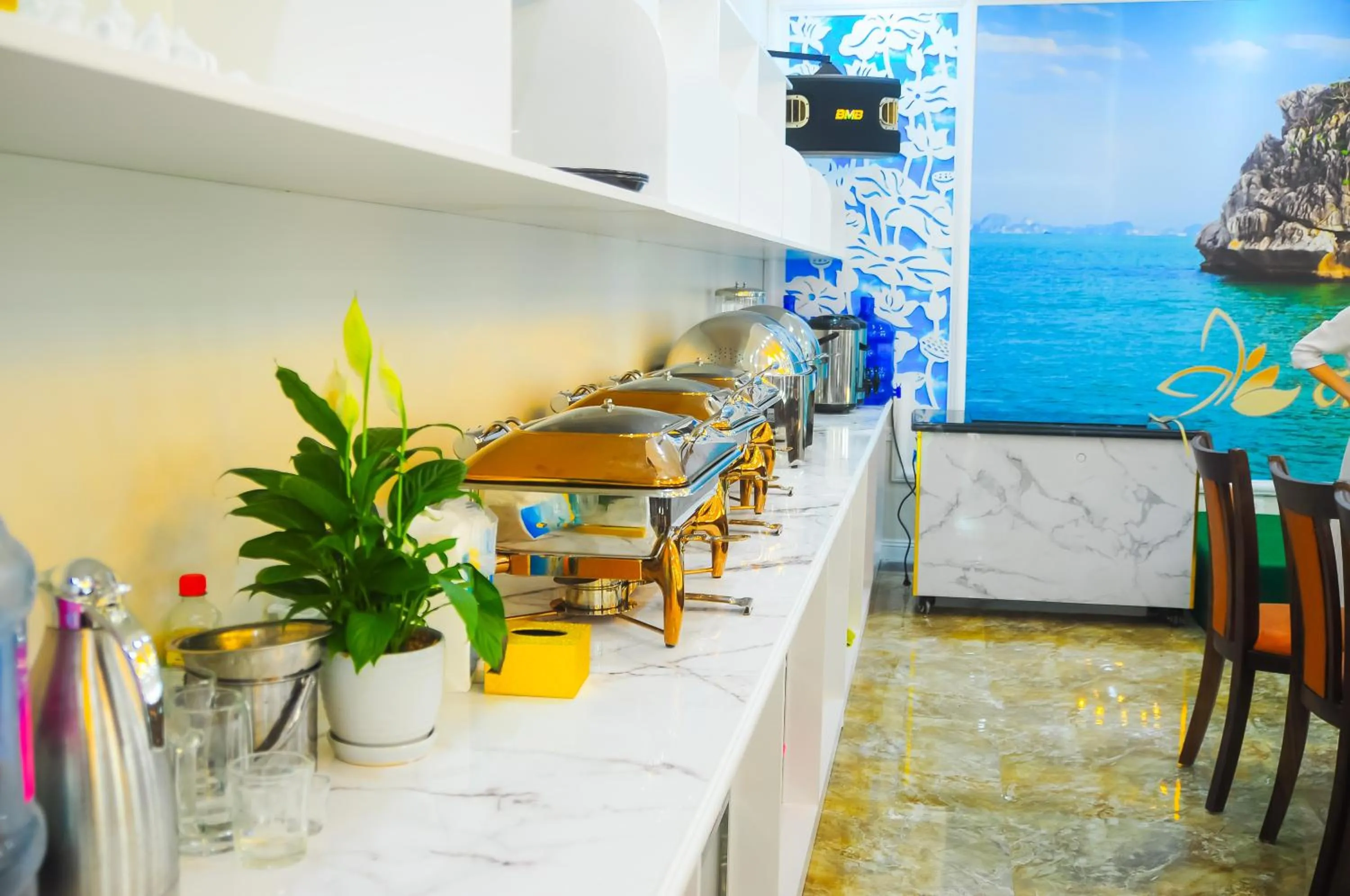 Restaurant/places to eat in Khách sạn Time Lotus Hạ Long