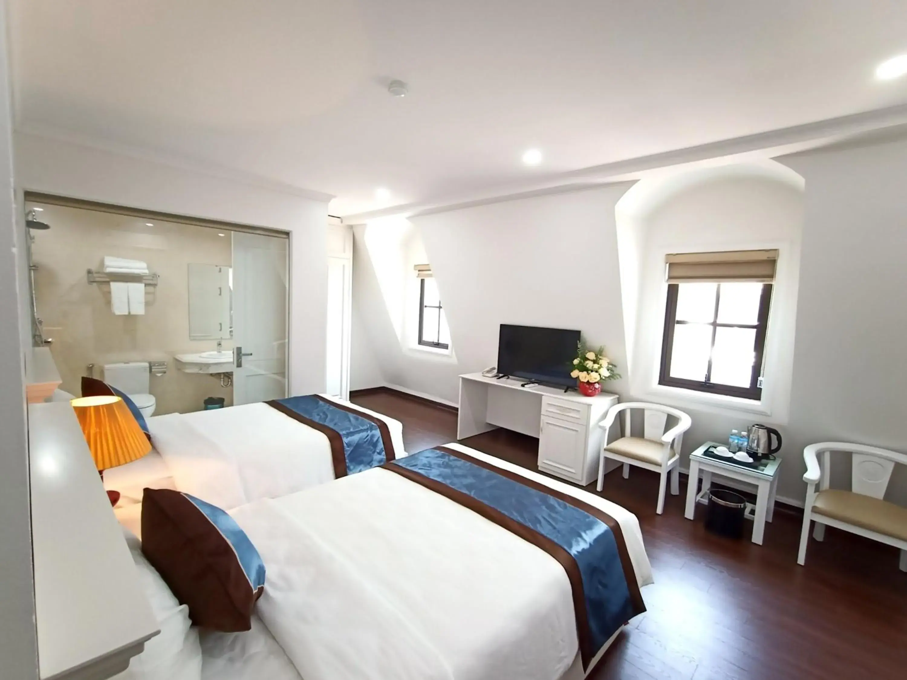 Deluxe Twin Room in Khách sạn Time Lotus Hạ Long Deluxe Twin Room in Khách sạn Time Lotus Hạ Long