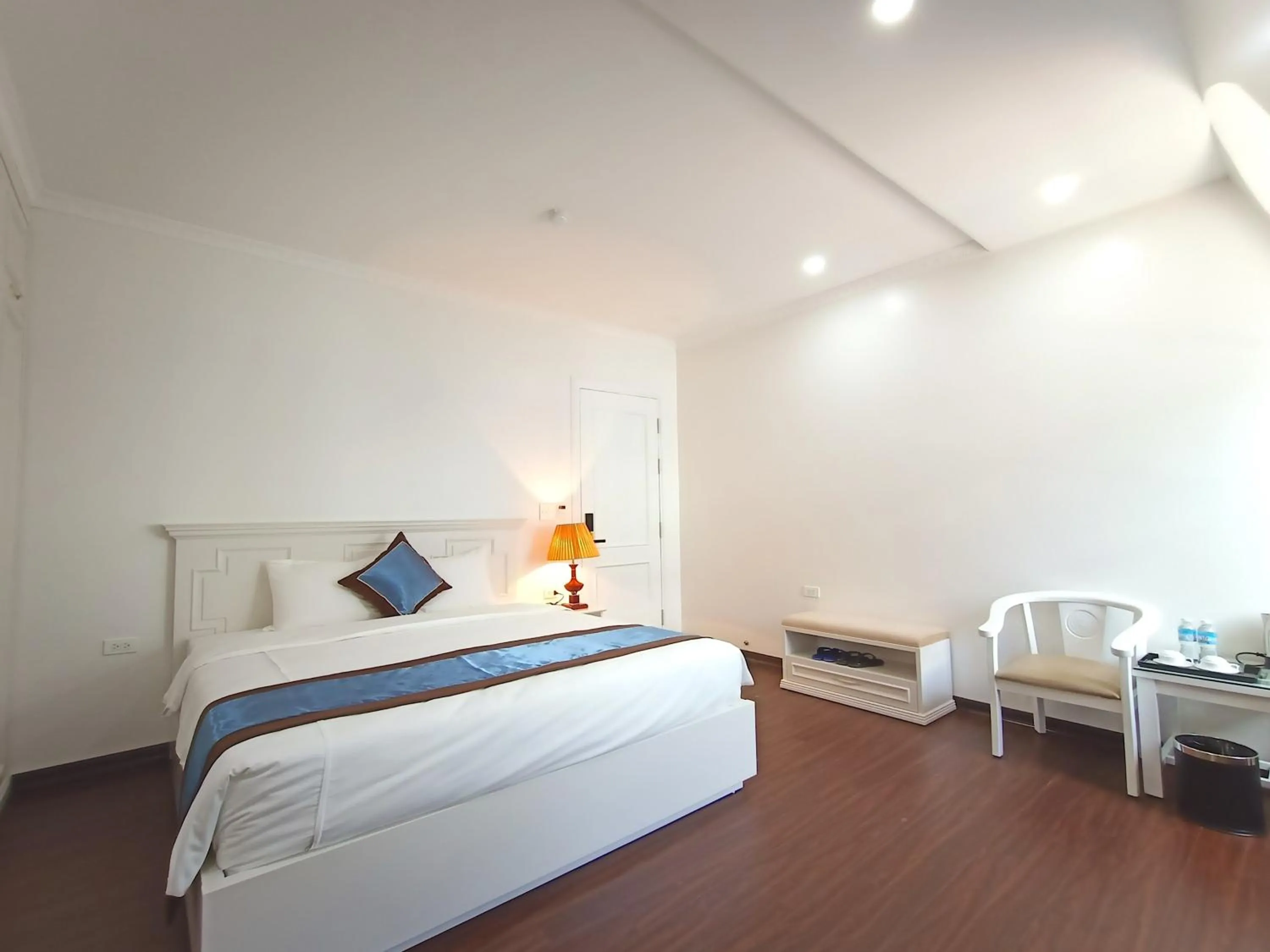 Photo of the whole room, Bed in Khách sạn Time Lotus Hạ Long