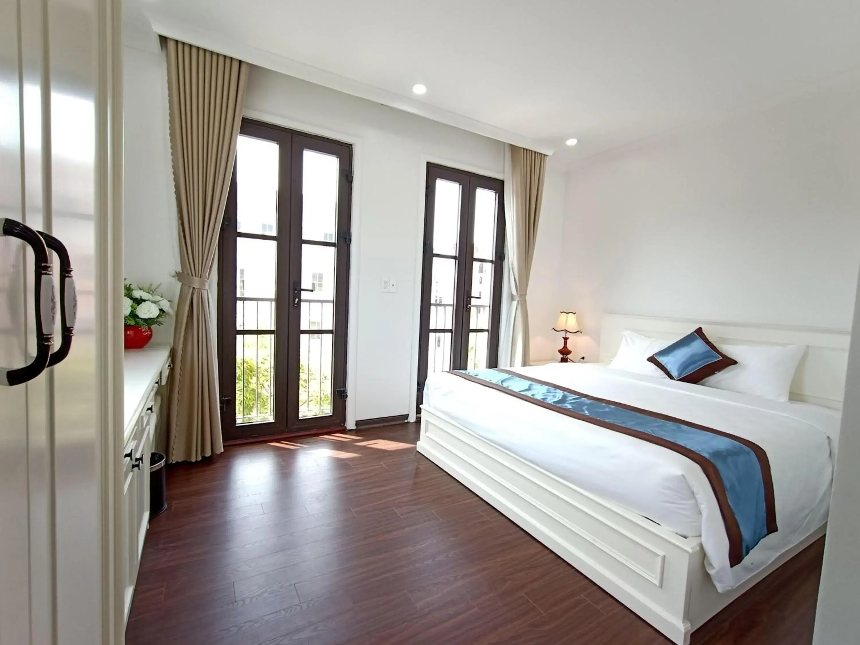 Deluxe Double Room in Khách sạn Time Lotus Hạ Long Deluxe Double Room in Khách sạn Time Lotus Hạ Long