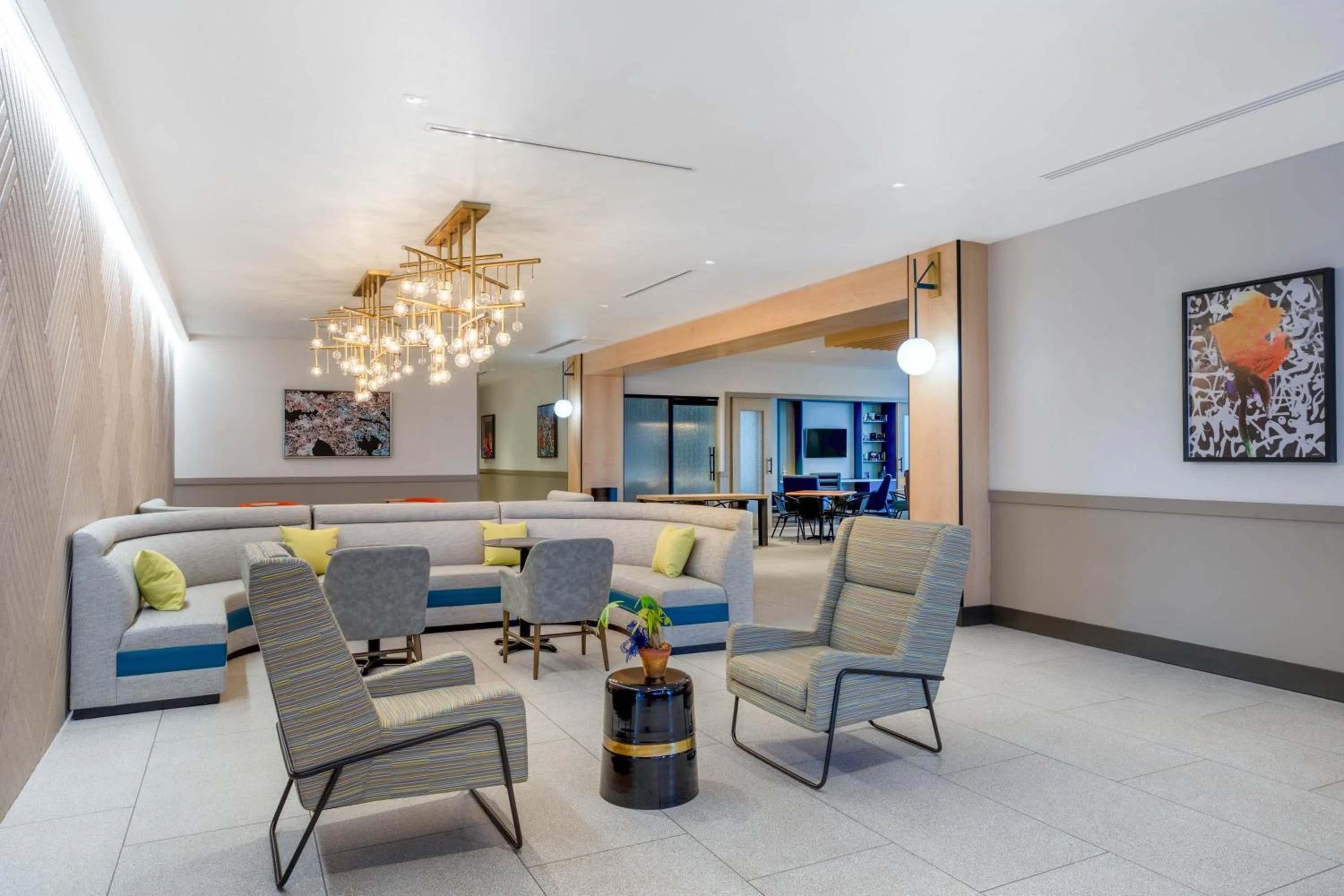 Lobby or reception in TRYP by Wyndham Orlando