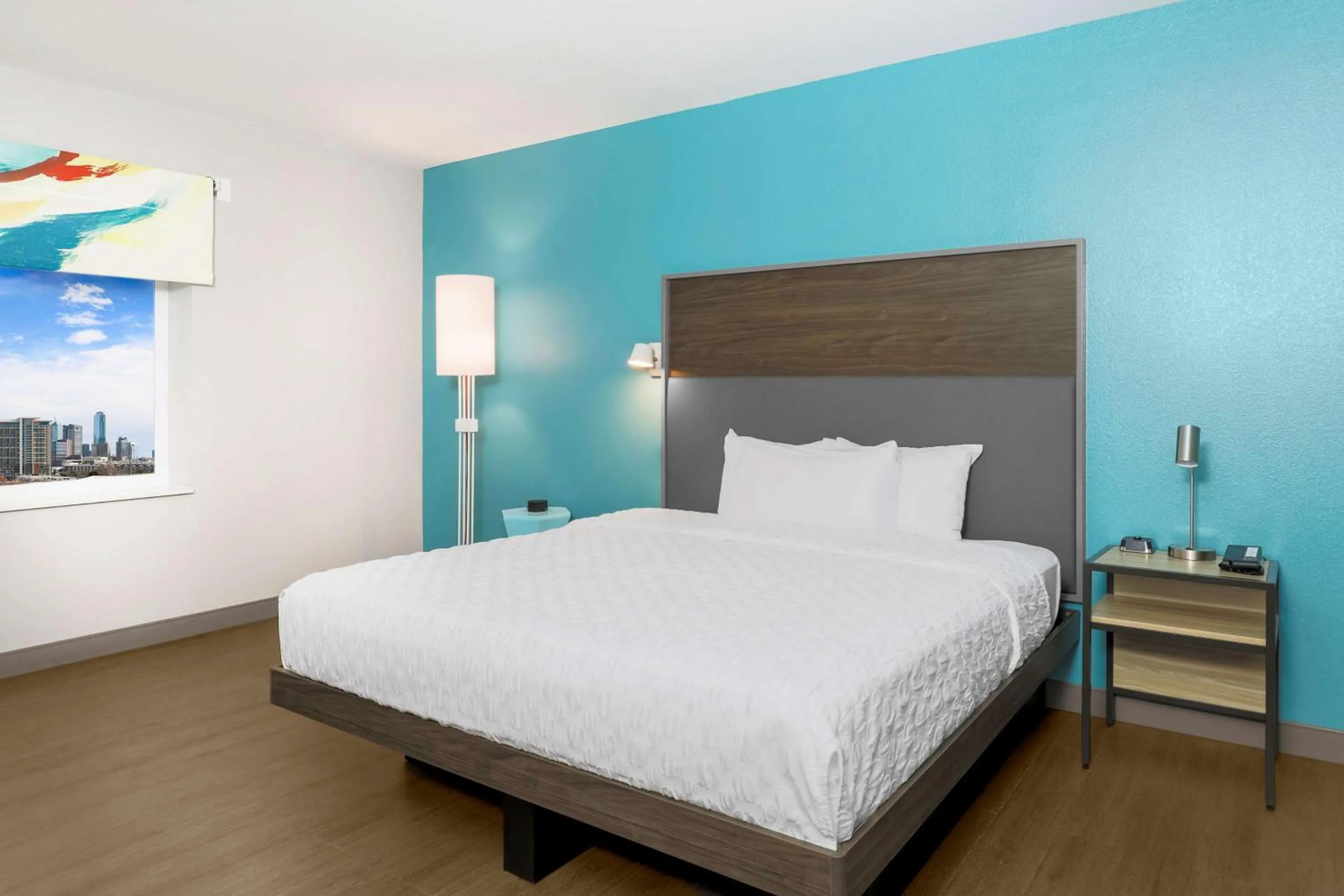 Bed in Tru By Hilton Dallas Market Center