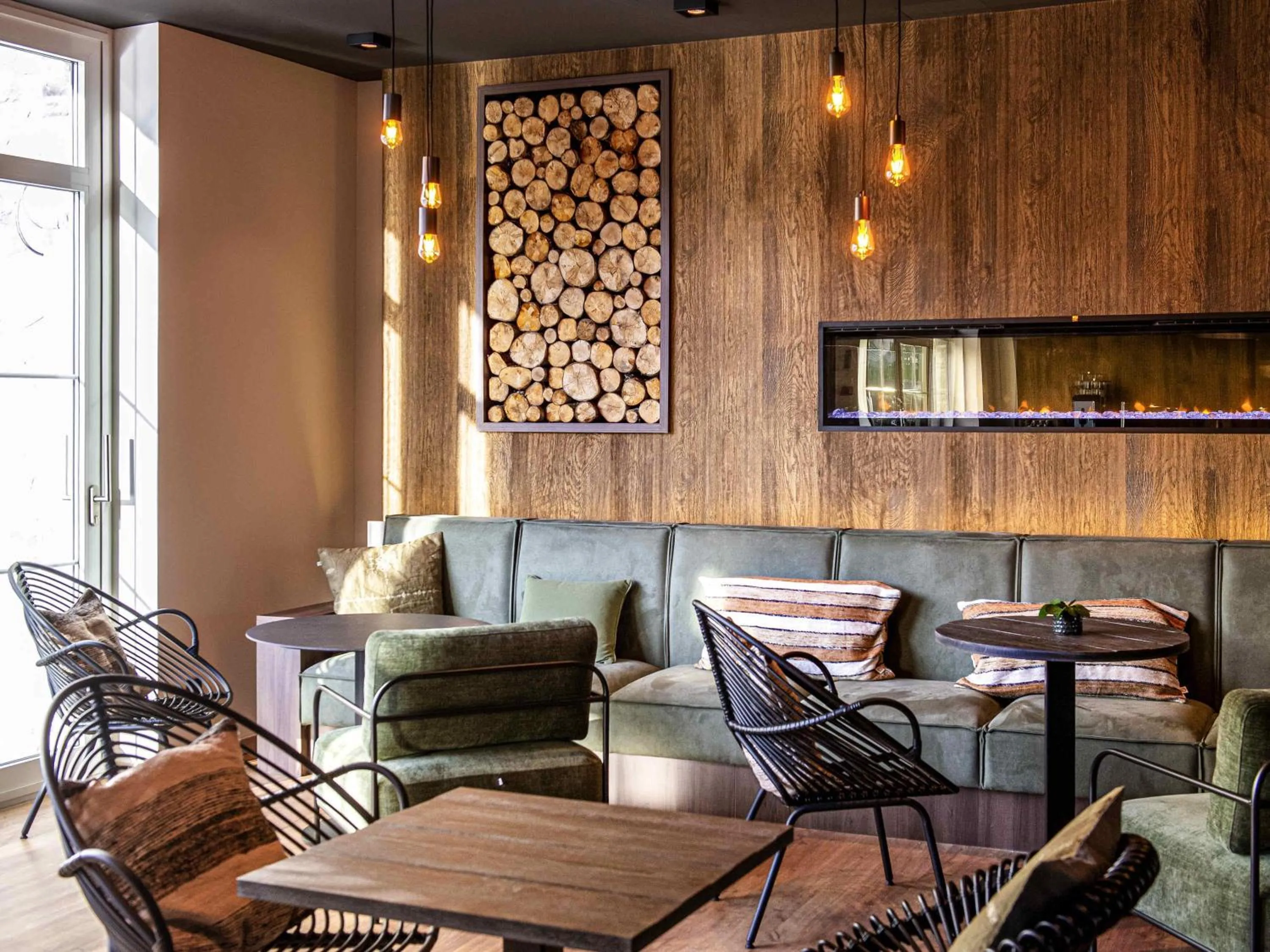 Lounge or bar in Mercure Han-sur-Lesse