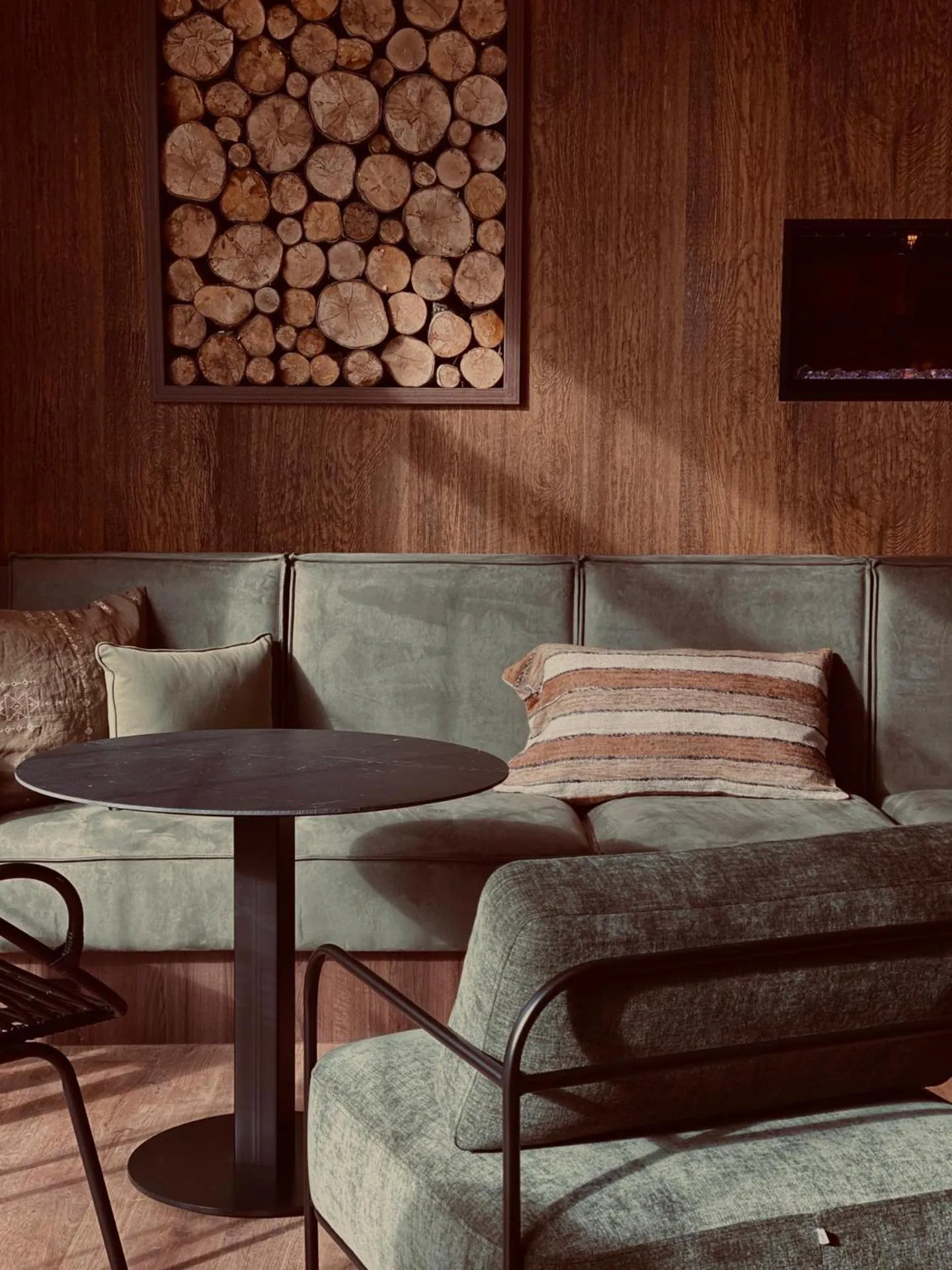 Communal lounge/ TV room in Mercure Han-sur-Lesse