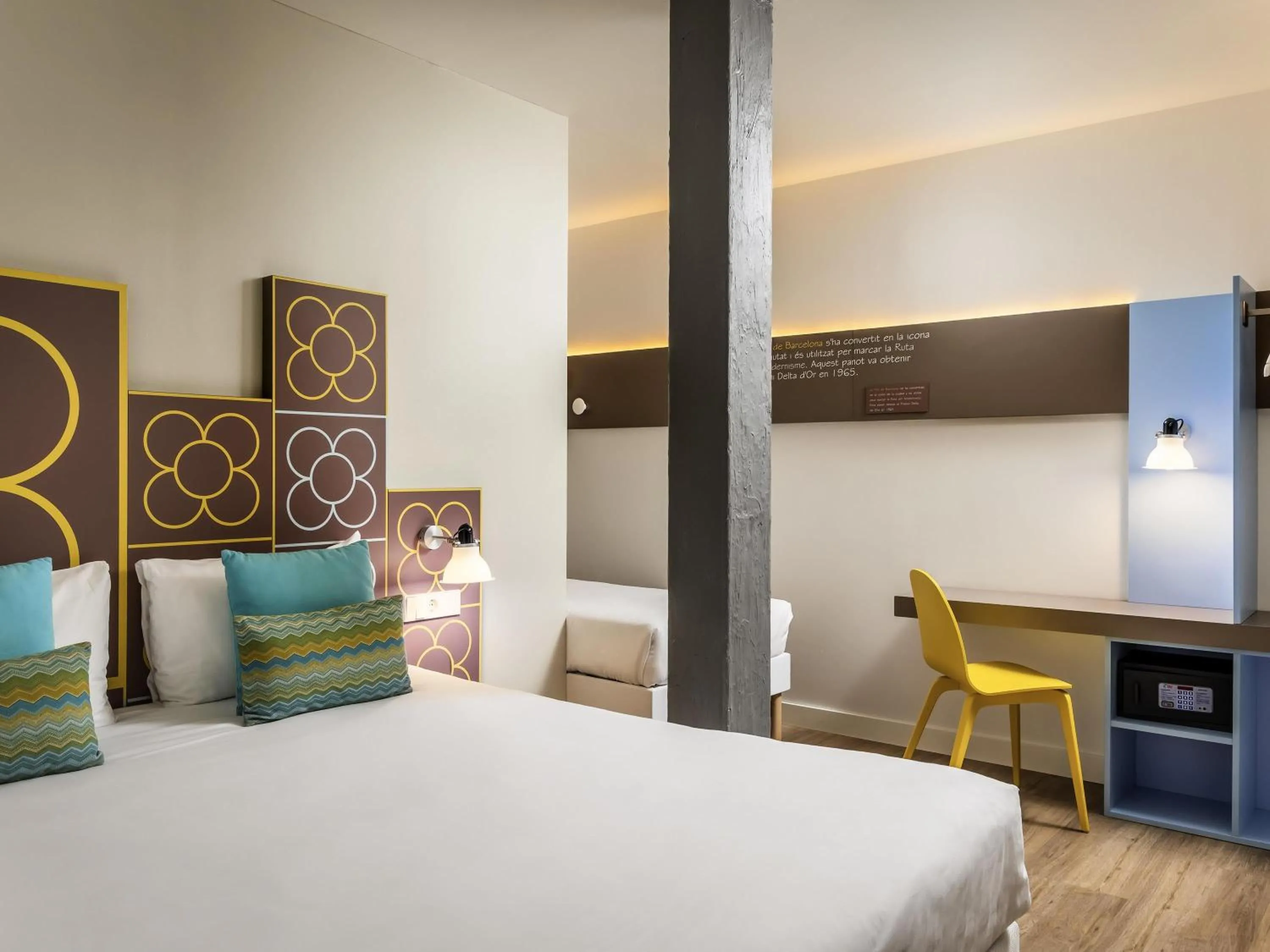 Bedroom, Bed in ibis Styles Barcelona Centre