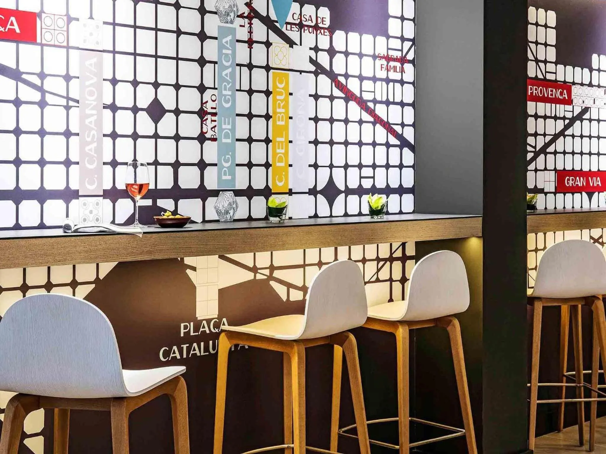 Lounge or bar in ibis Styles Barcelona Centre