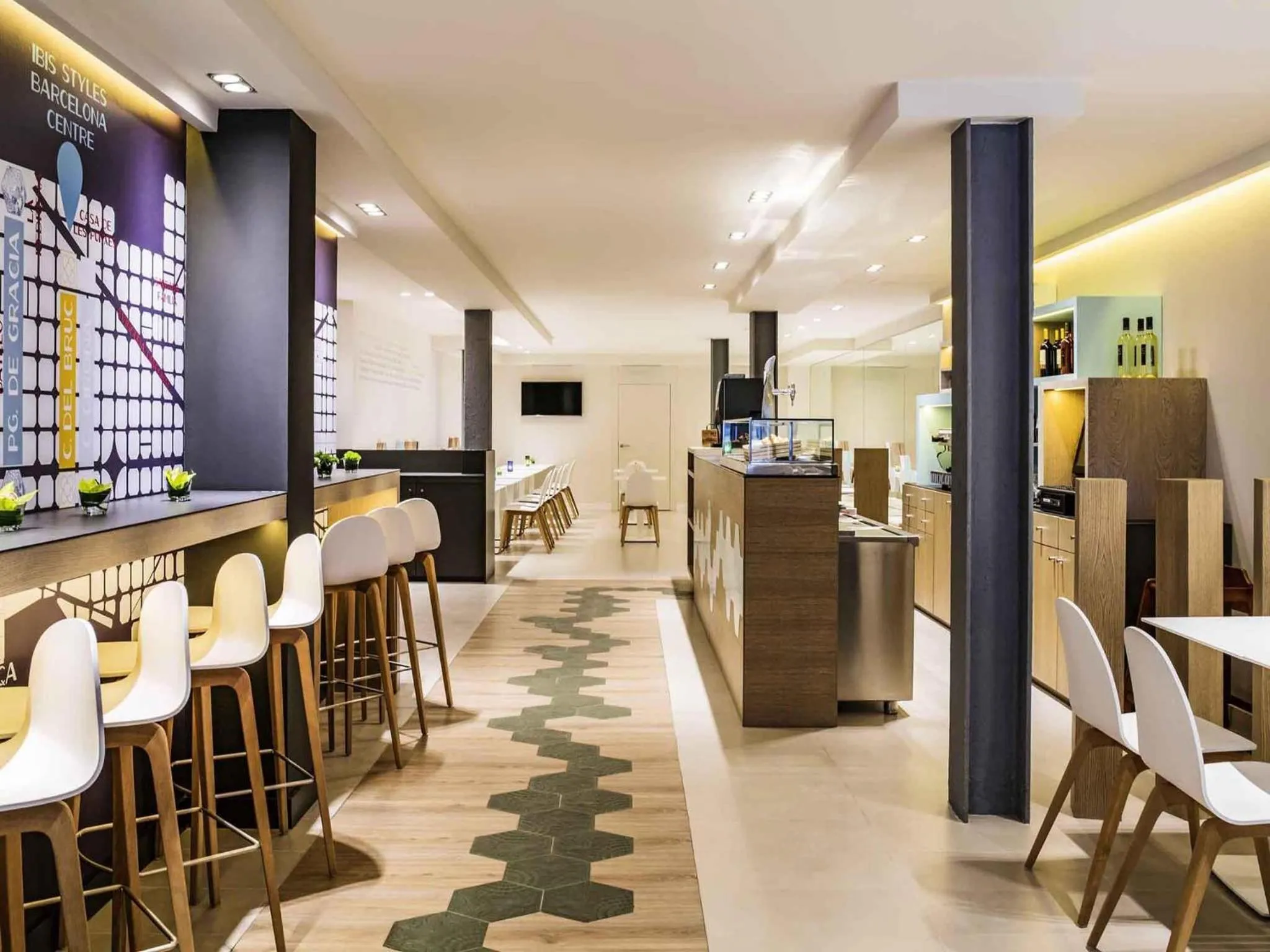 Lounge or bar in ibis Styles Barcelona Centre
