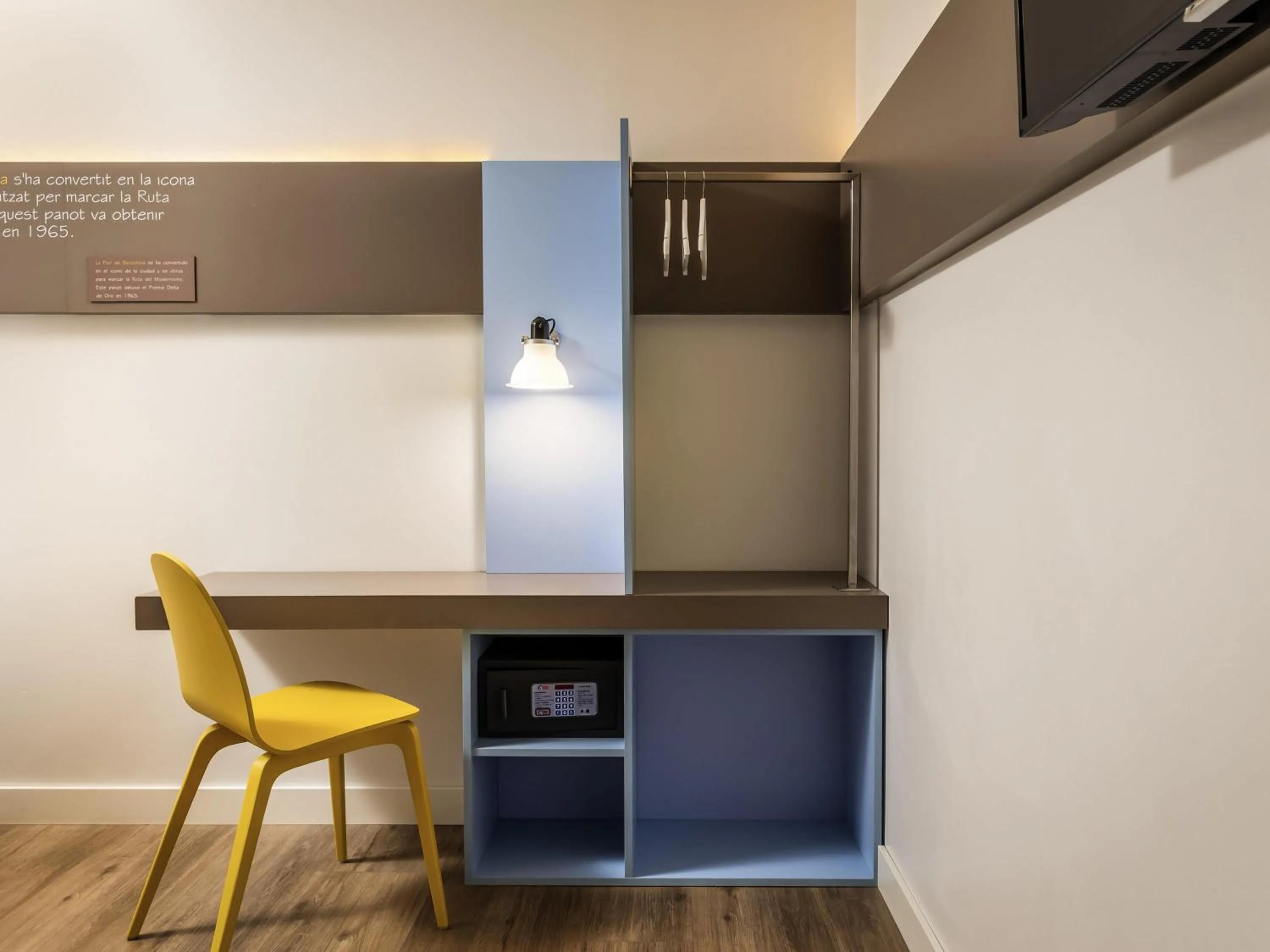 Bedroom in ibis Styles Barcelona Centre