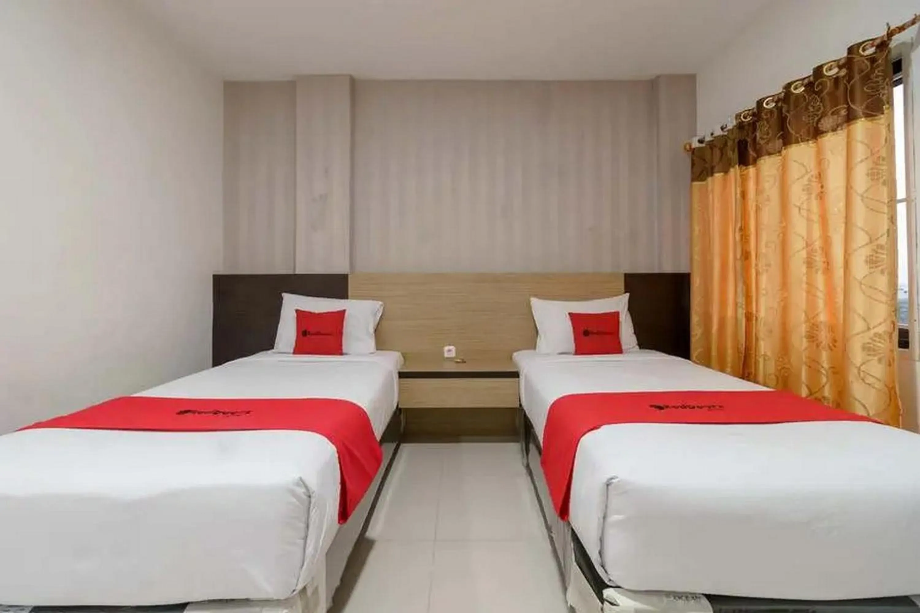 Bedroom, Bed in RedDoorz Plus @ Cemara Asri Medan