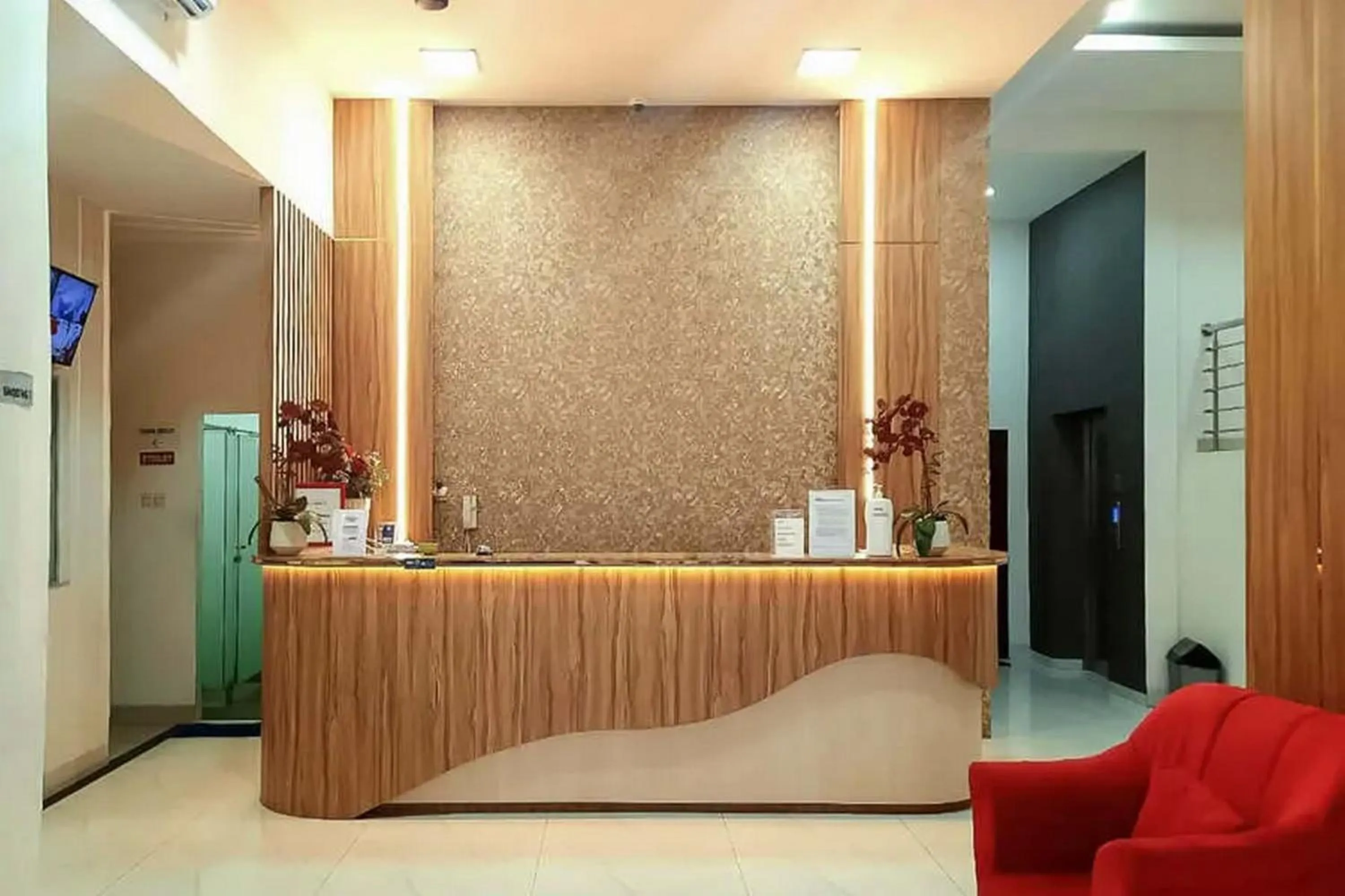 Lobby or reception in RedDoorz Plus @ Cemara Asri Medan