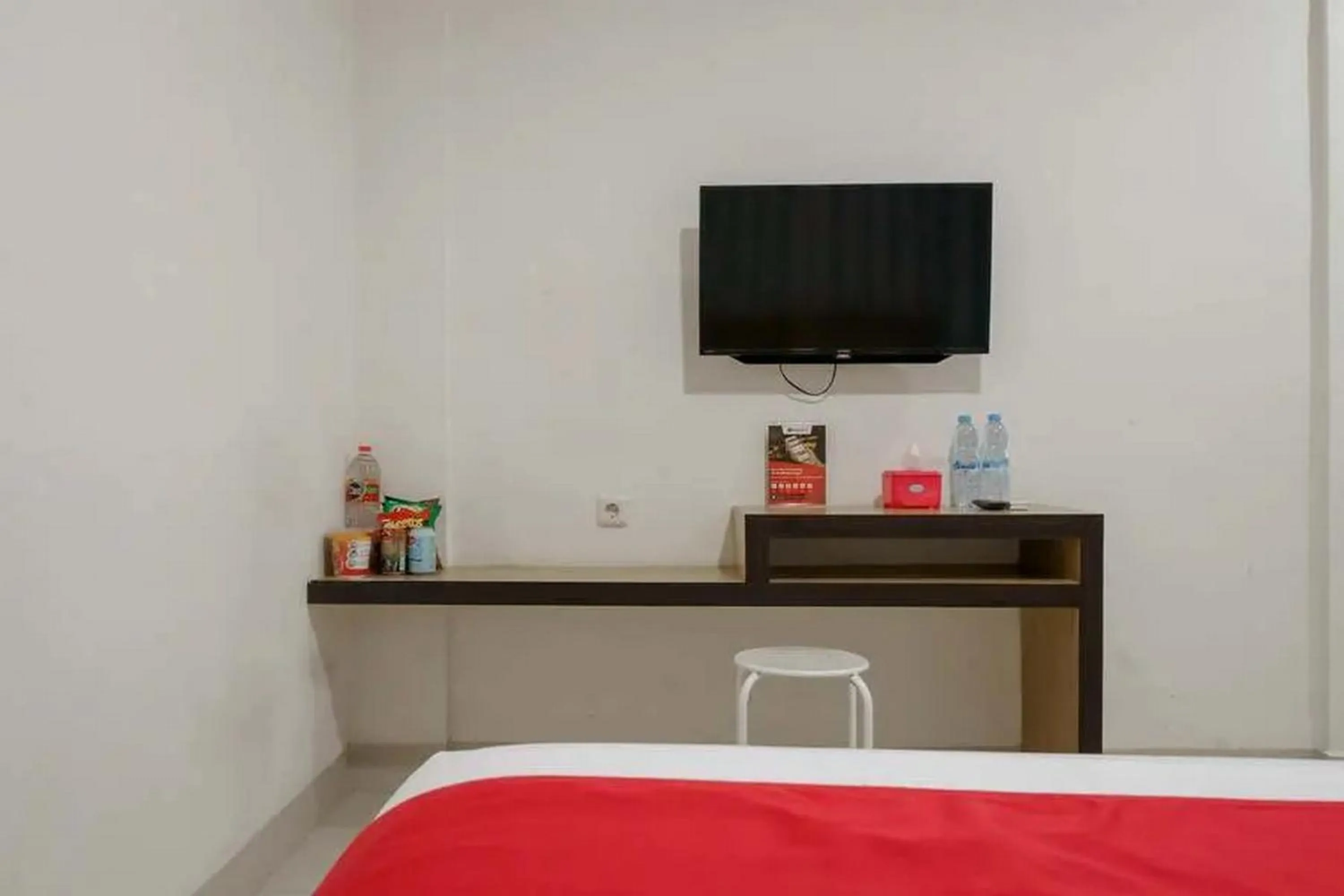 Bedroom, Bed in RedDoorz Plus @ Cemara Asri Medan