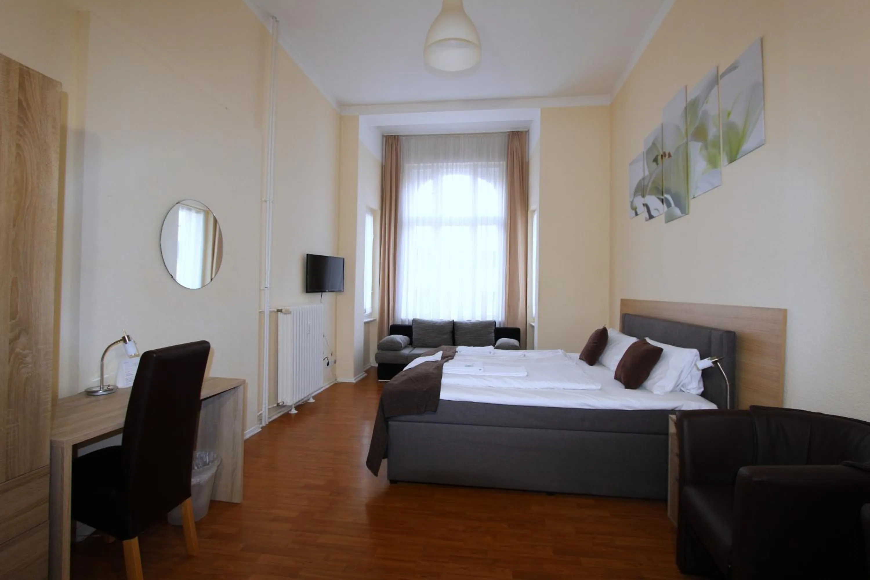 Photo of the whole room, Bed in Hotel Elegia am Kurfürstendamm