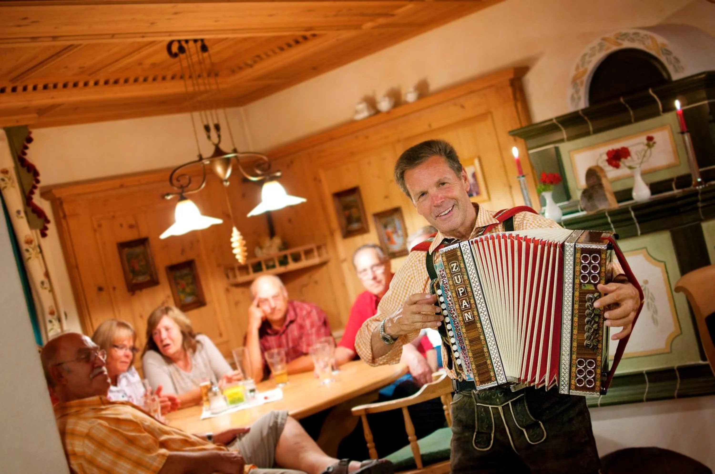 Evening entertainment in Hotel Garni Alpenland