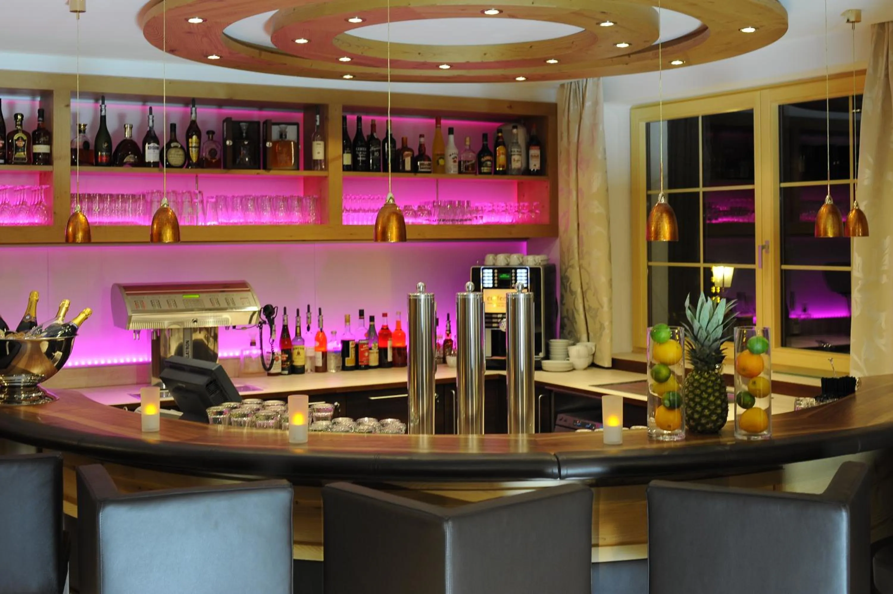 Lounge or bar in Hotel Alpina