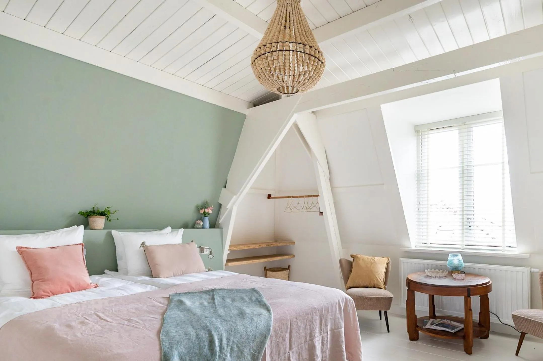 Photo of the whole room, Bed in Boutique Hotel - de Stadsherberg Alphen