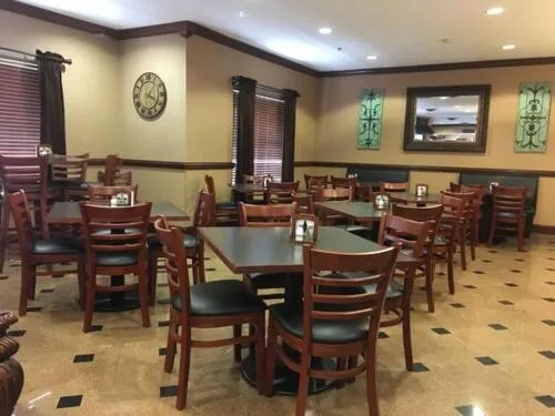 Dining area in Mountain Inn & Suites Flat Rock