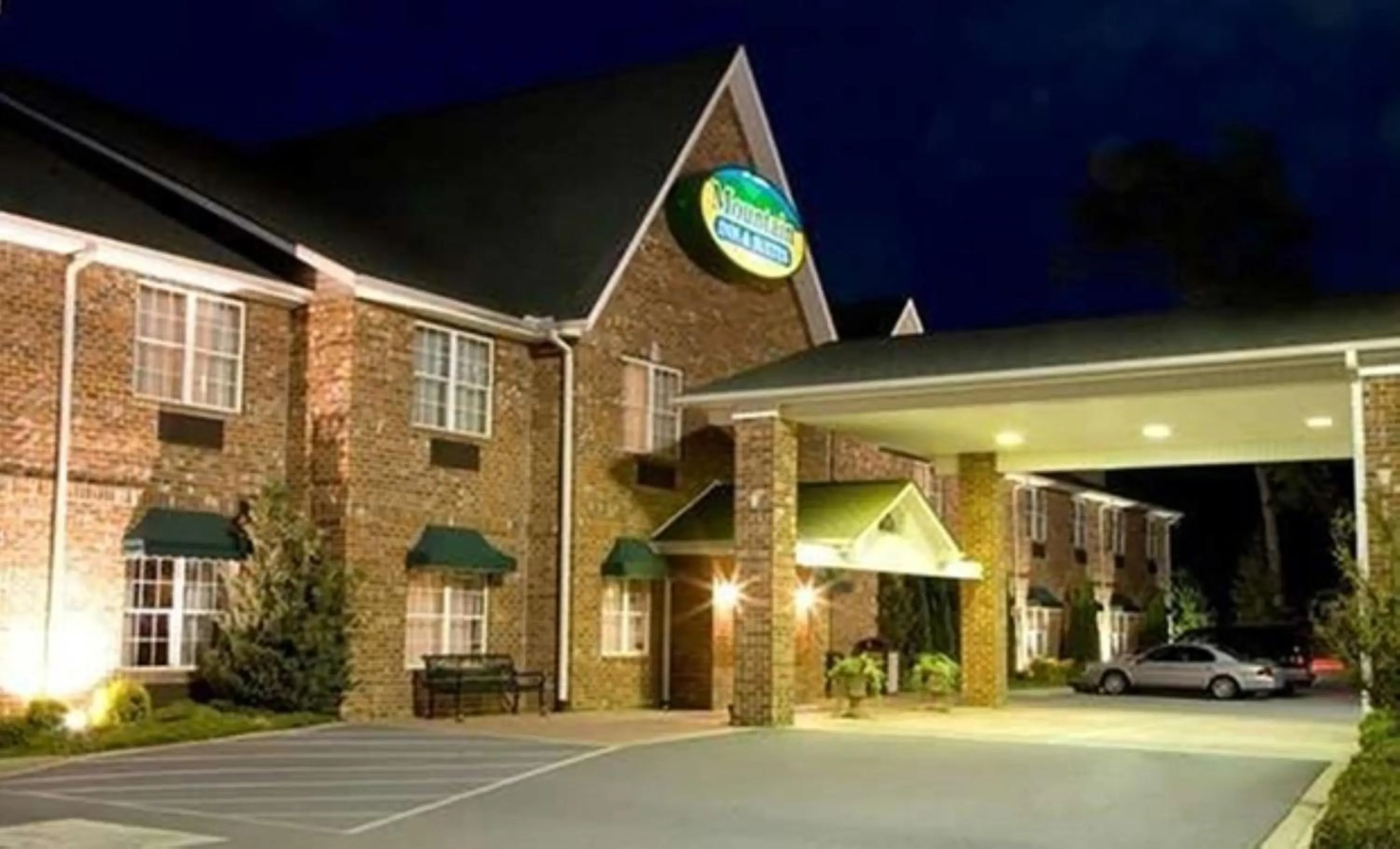 Facade/entrance in Mountain Inn & Suites Flat Rock
