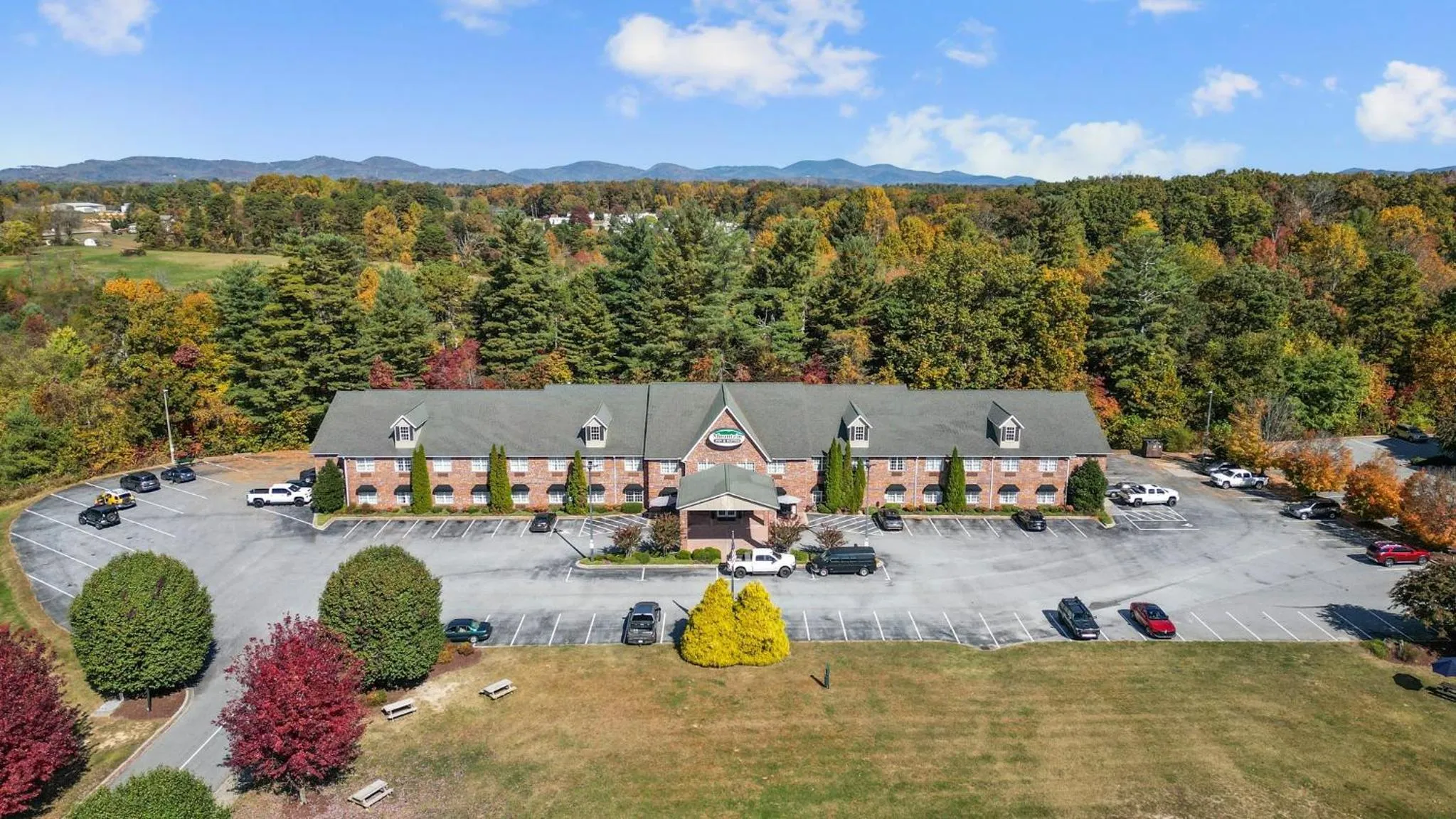 Mountain Inn & Suites Flat Rock