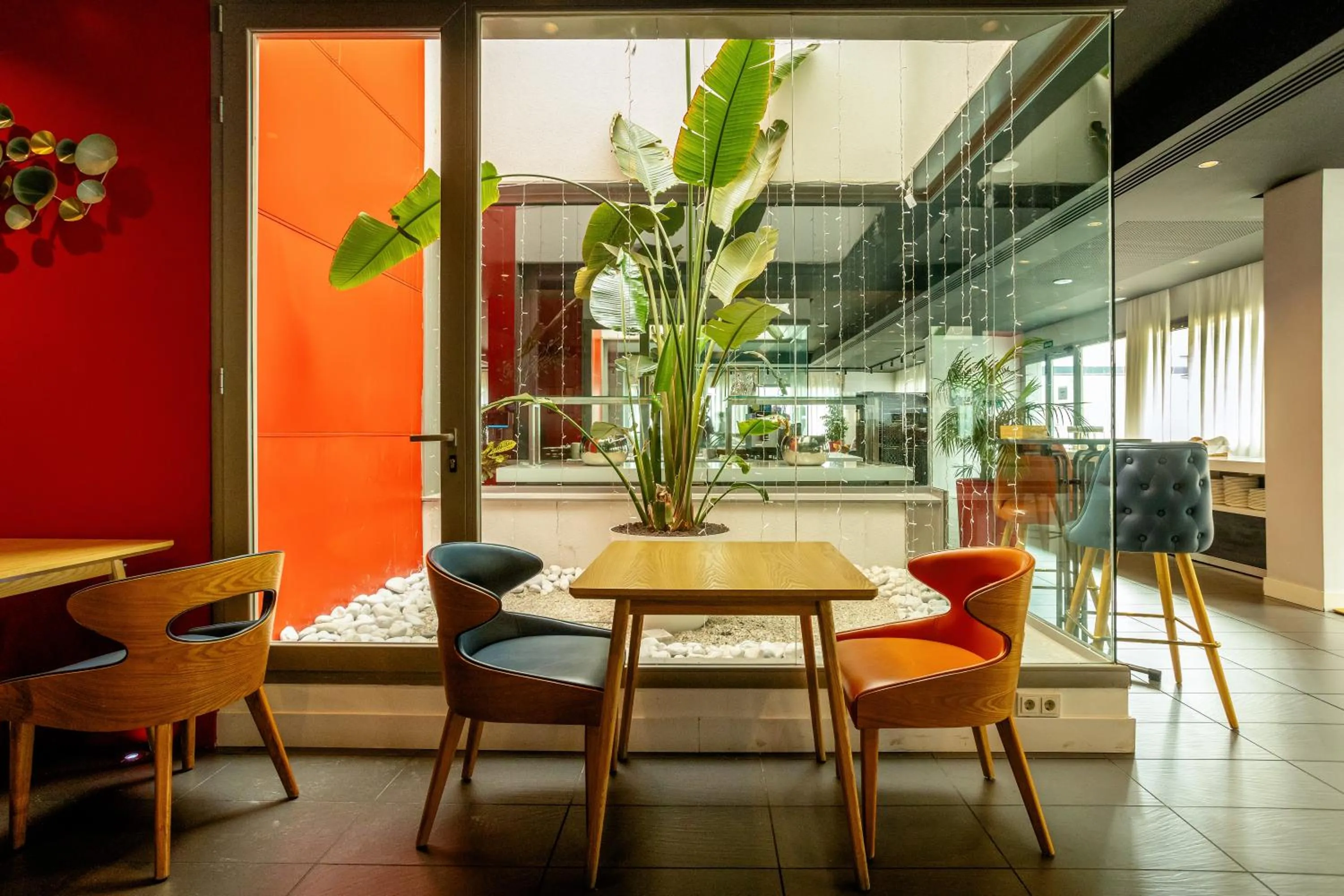 Restaurant/places to eat in Hotel Villa Odon