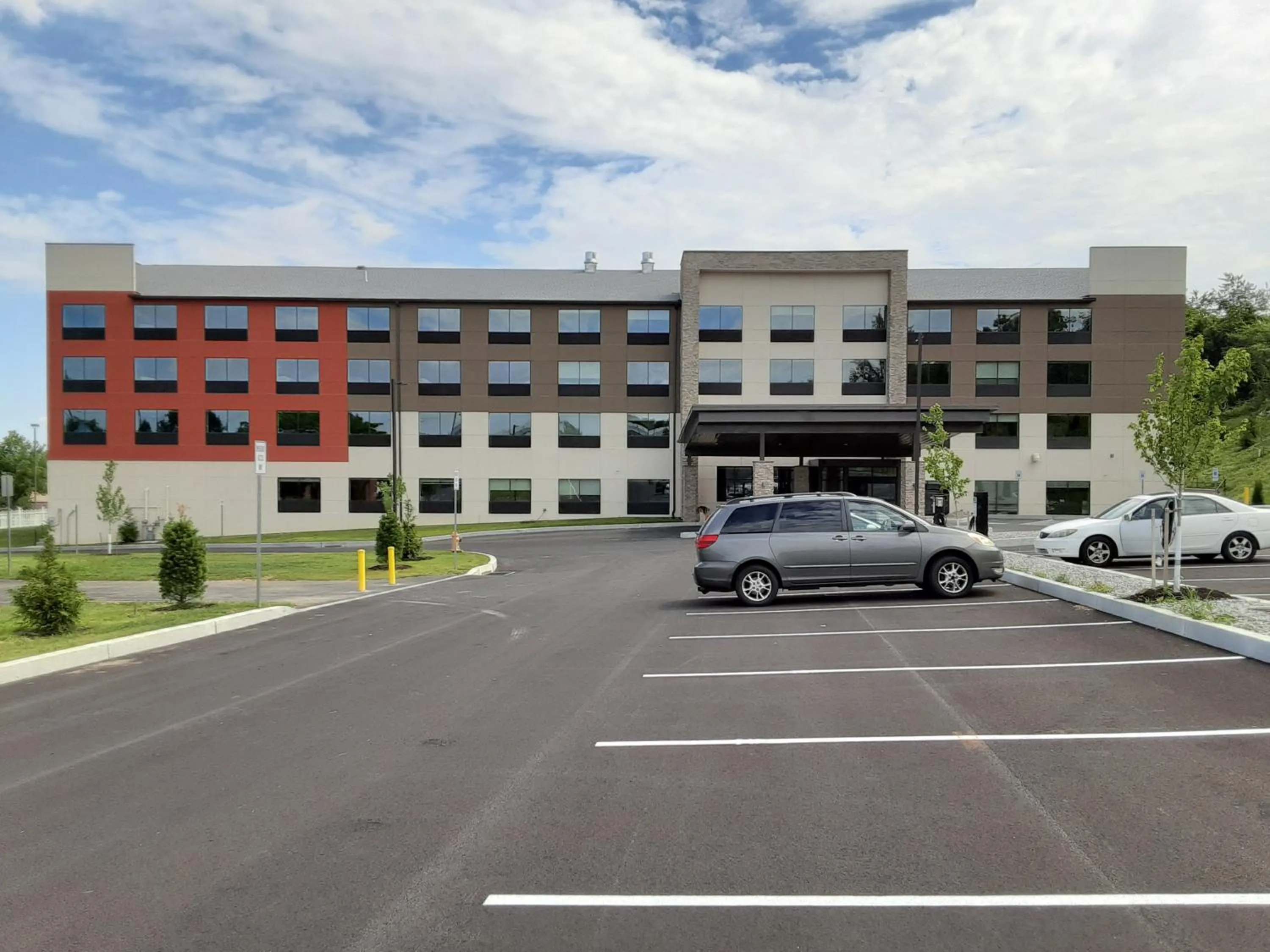 Property building in Holiday Inn Express & Suites - Harrisburg S - Mechanicsburg by IHG