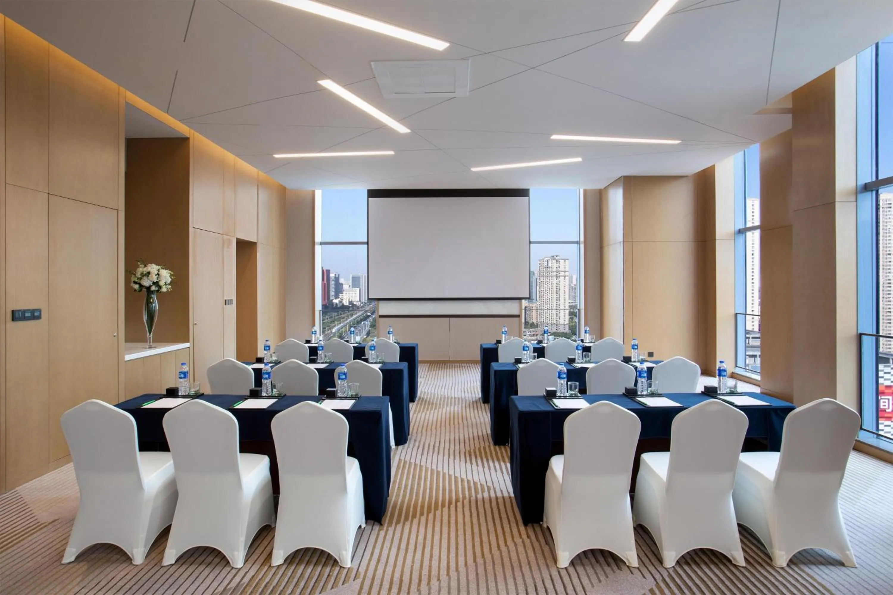 Meeting/conference room in Holiday Inn Wuxi Central Station by IHG