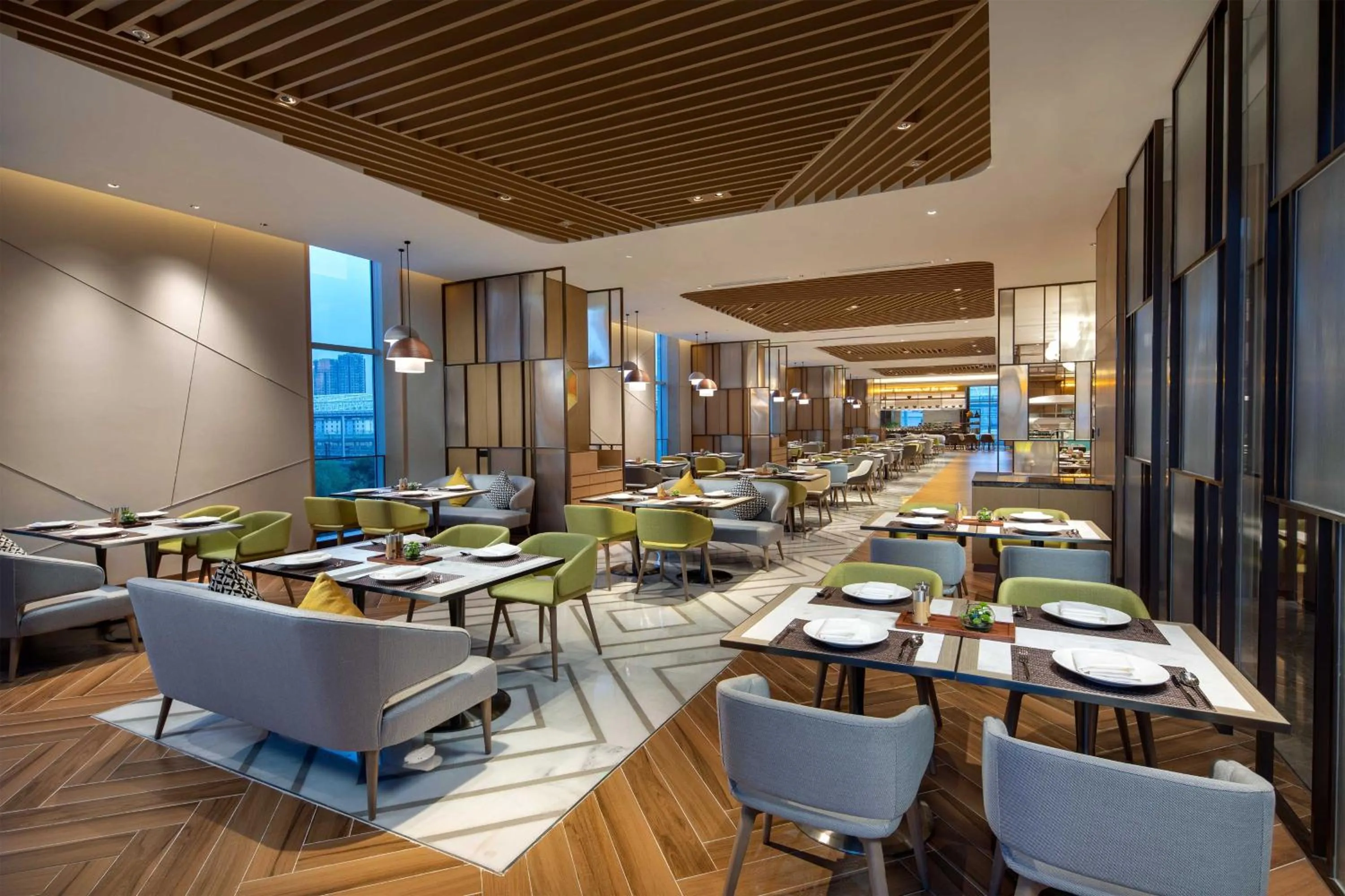 Restaurant/places to eat in Holiday Inn Wuxi Central Station by IHG