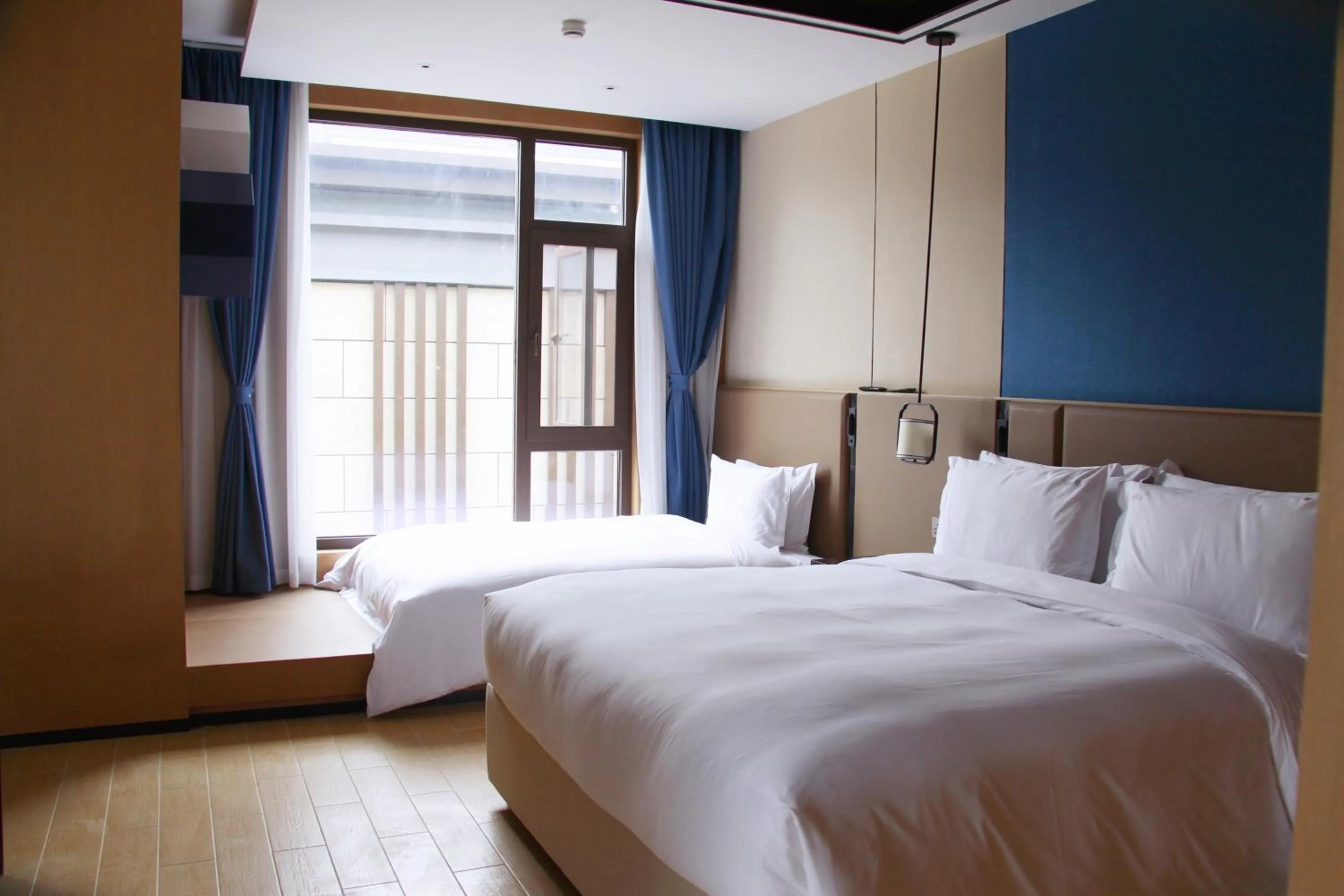 Photo of the whole room, Bed in Holiday Inn Resort Maoshan Hot-Spring by IHG