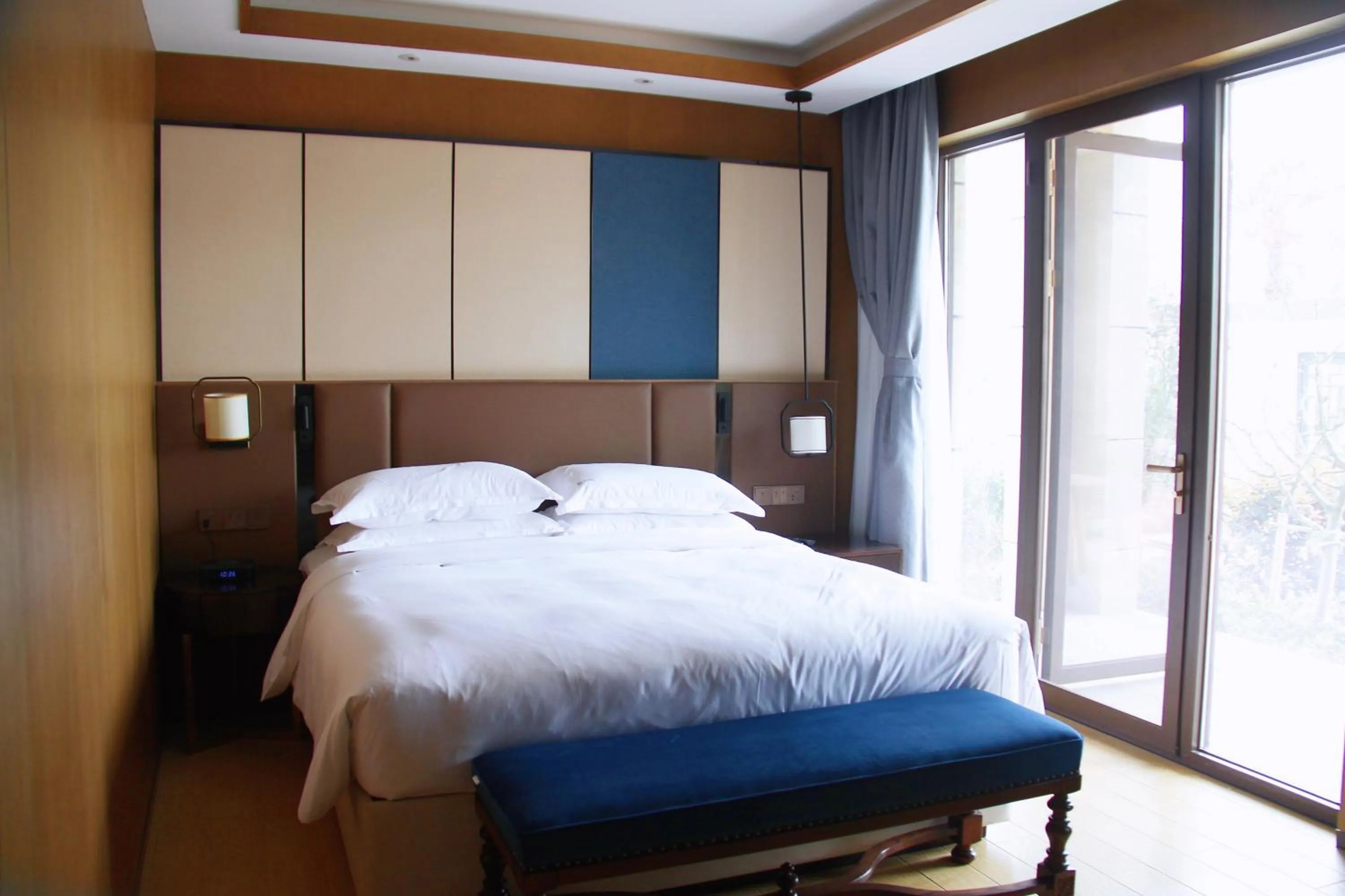 Photo of the whole room, Bed in Holiday Inn Resort Maoshan Hot-Spring by IHG