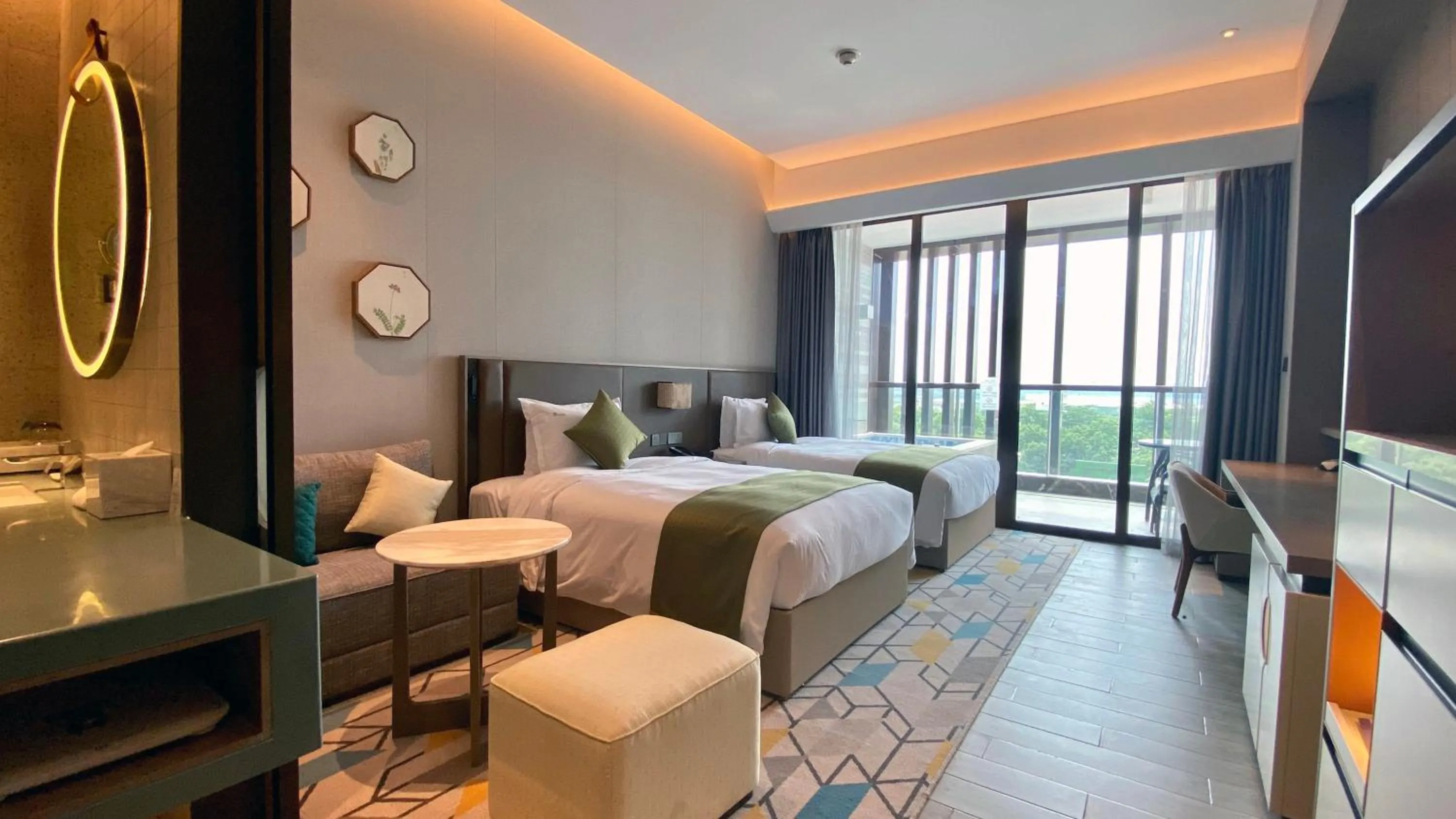 Photo of the whole room, Bed in Holiday Inn Resort Maoshan Hot-Spring by IHG