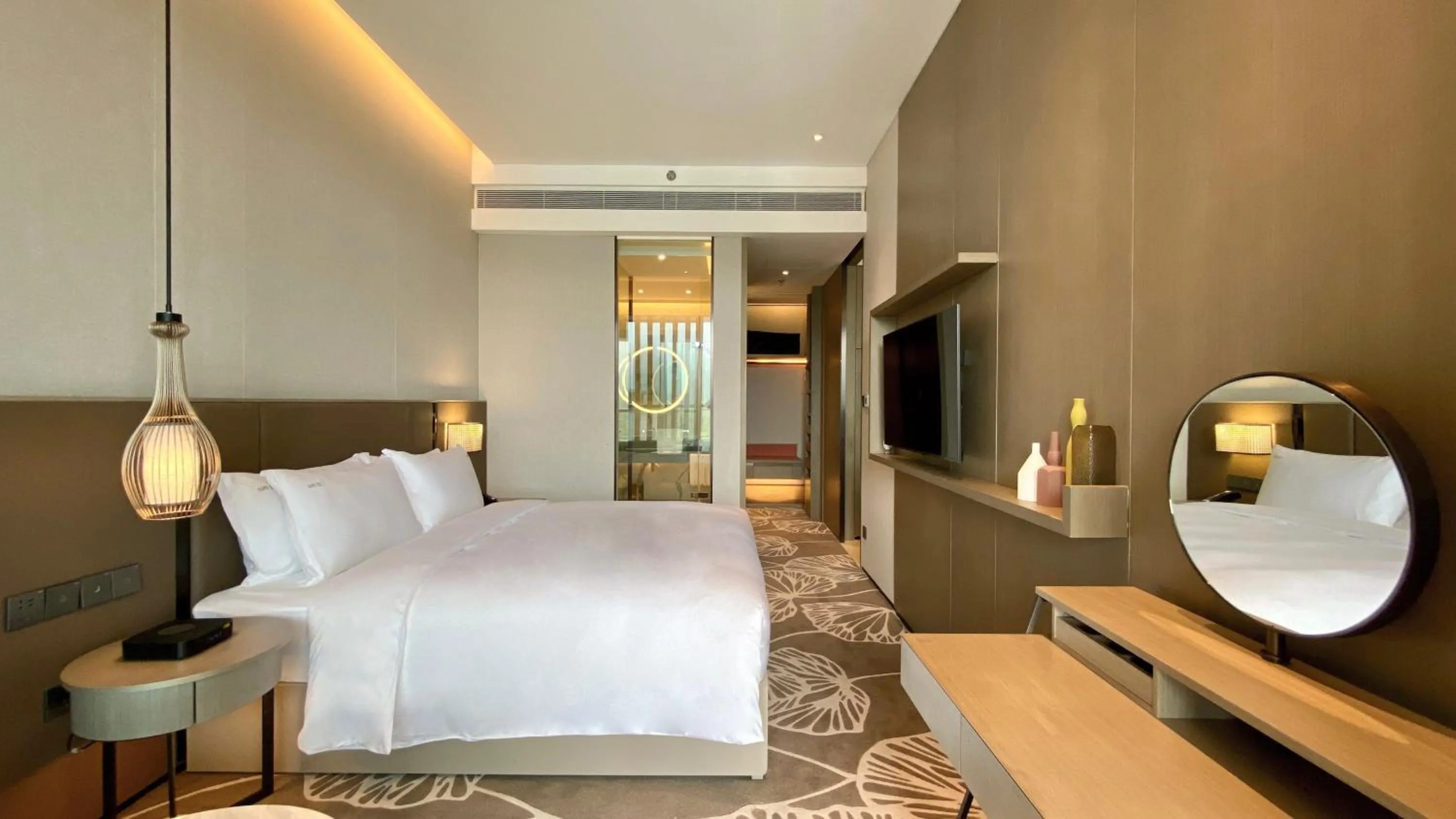 Photo of the whole room, Bed in Holiday Inn Resort Maoshan Hot-Spring by IHG