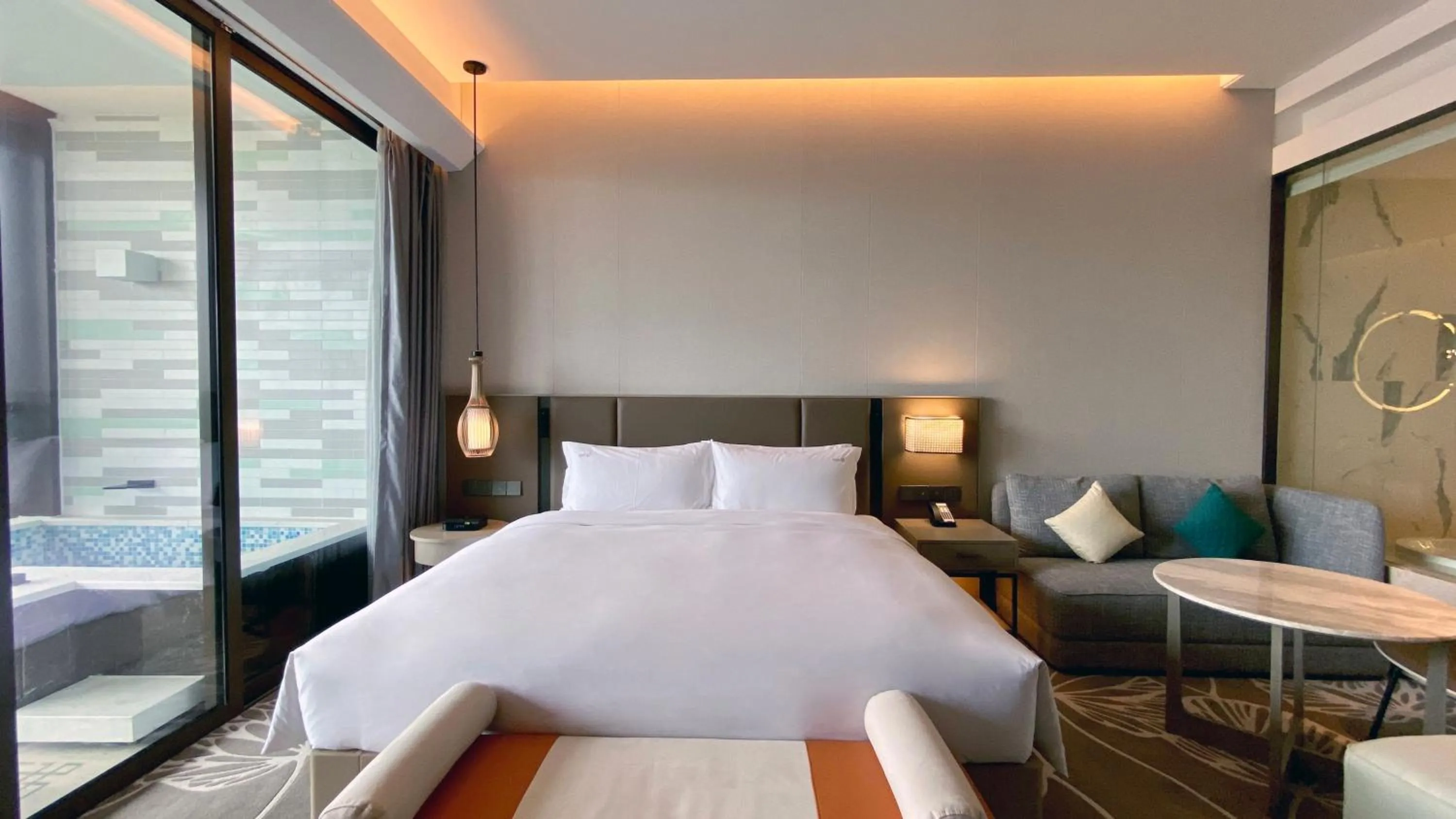 Photo of the whole room, Bed in Holiday Inn Resort Maoshan Hot-Spring by IHG