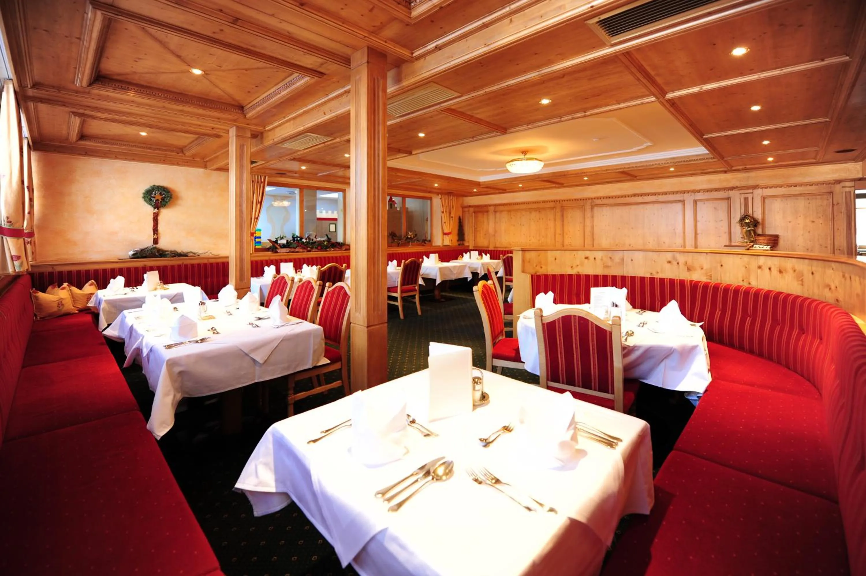 Restaurant/places to eat in Hotel Barbara