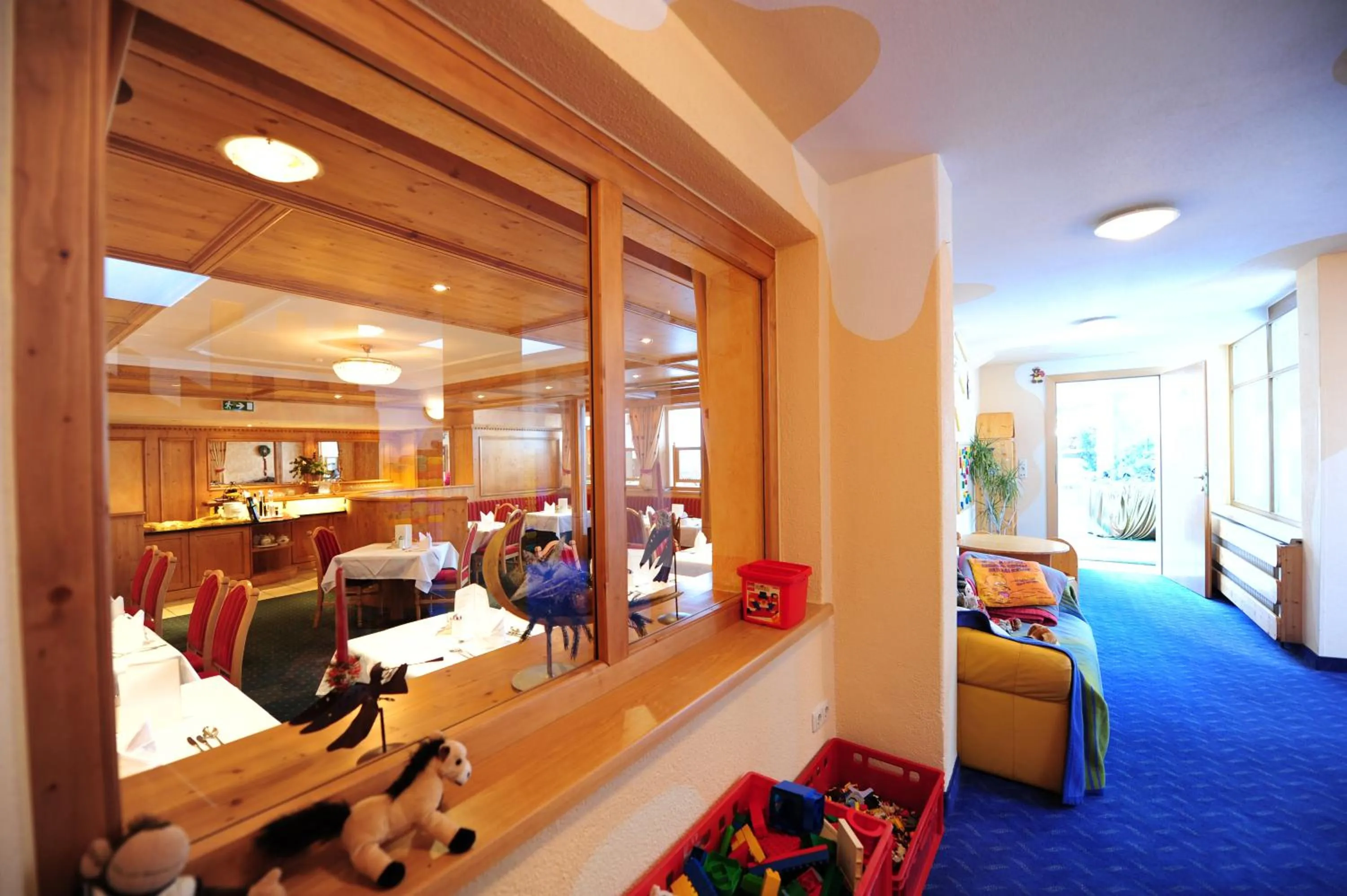 Restaurant/places to eat in Hotel Barbara