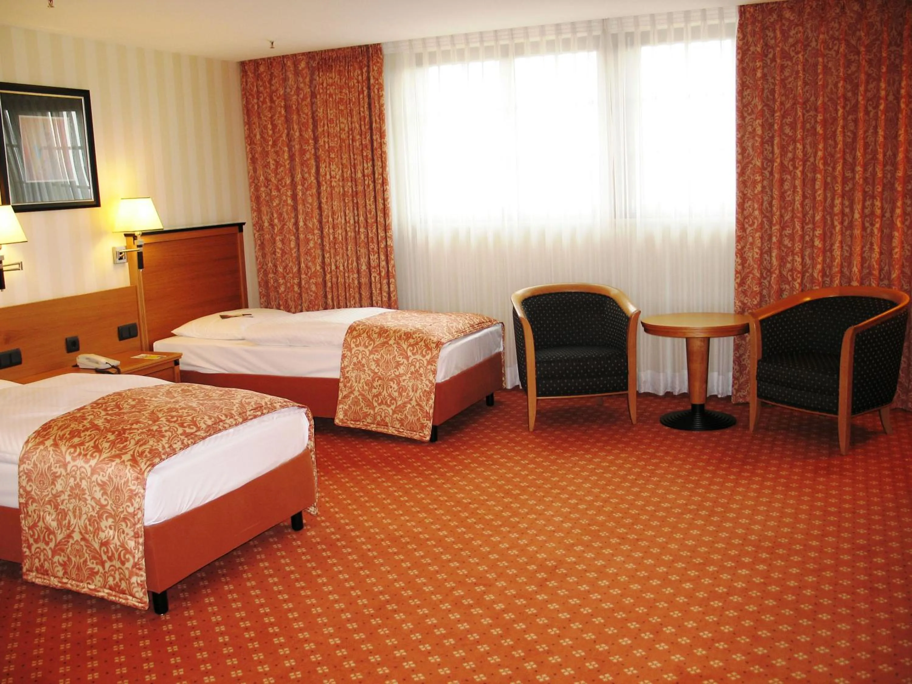 Photo of the whole room, Bed in Maritim Hotel Dresden