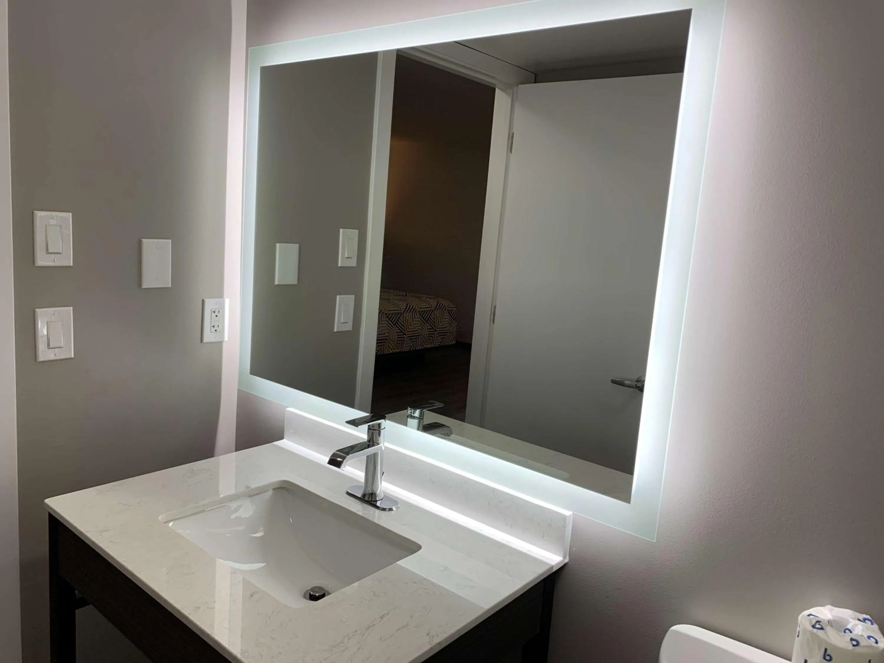 Bathroom in Motel 6 Rockford, Il