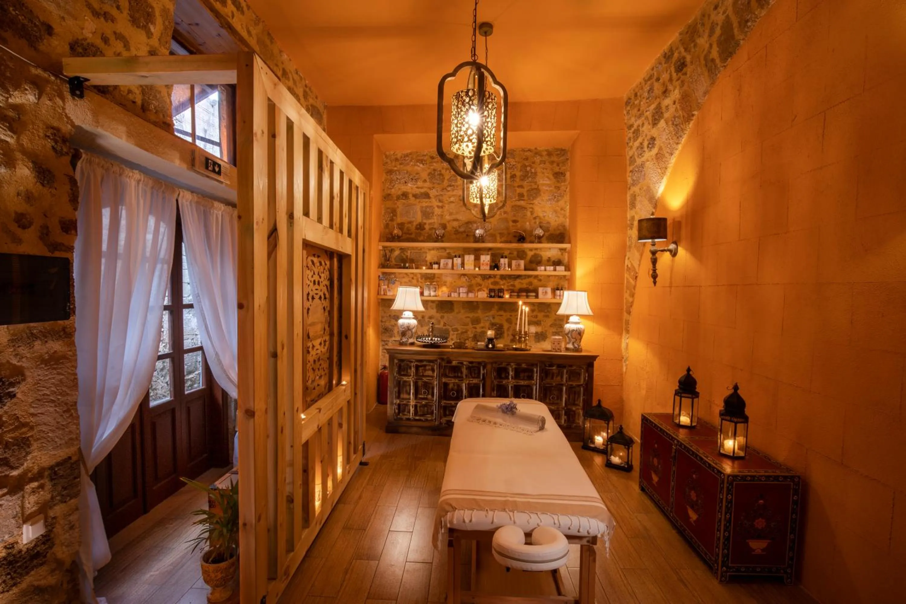 Massage in DECAN Concept Boutique Estate