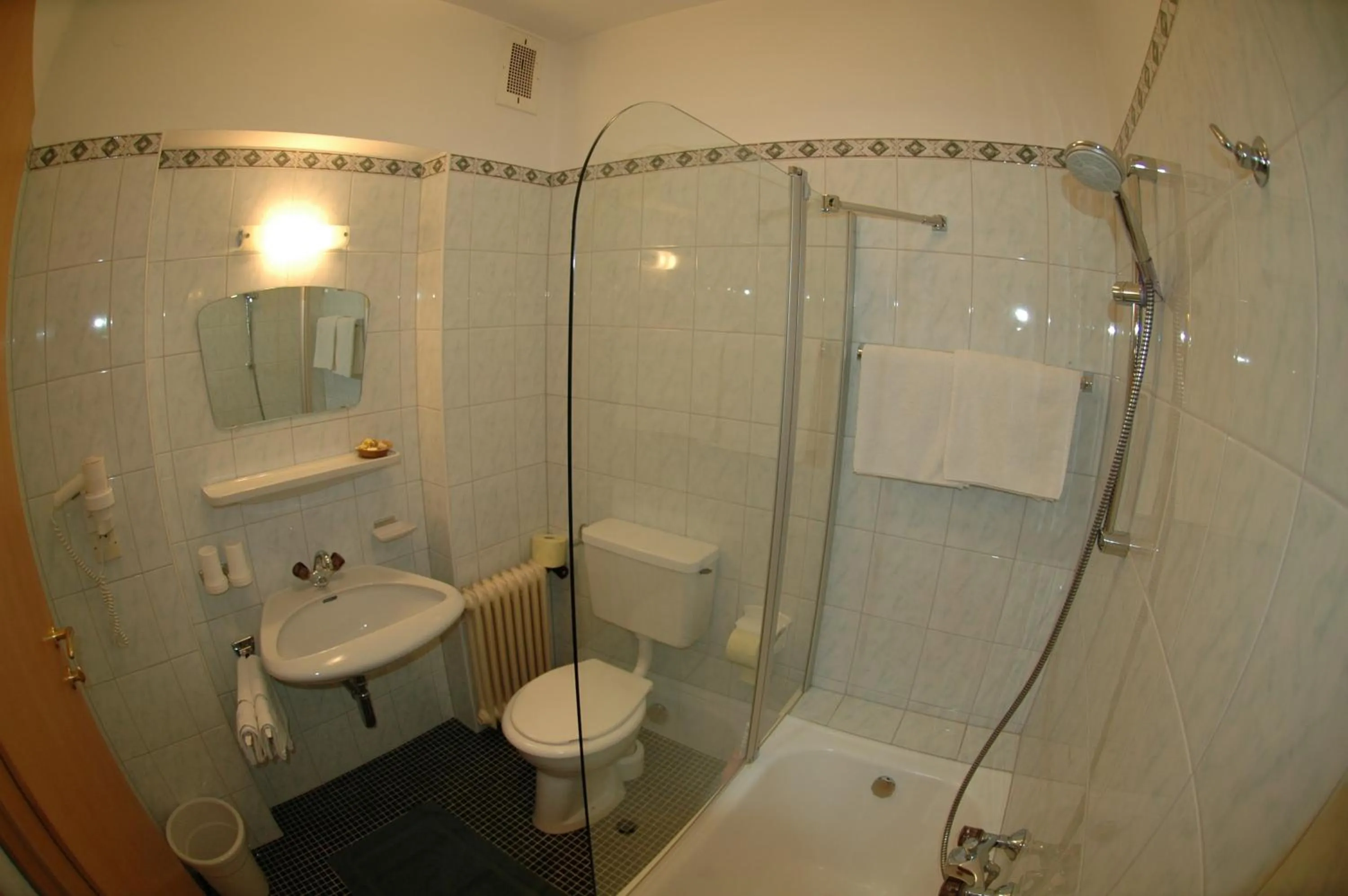 Bathroom in Hotel Garni Jennewein