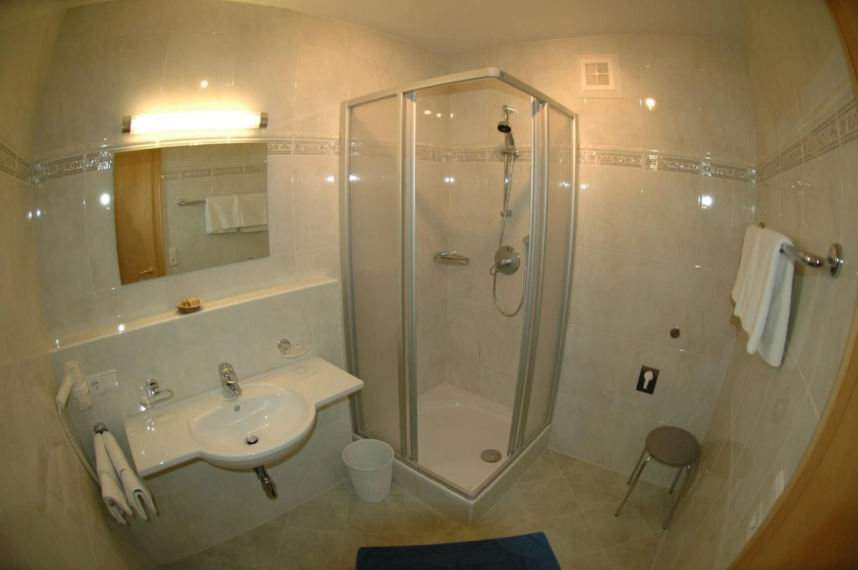 Bathroom in Hotel Garni Jennewein