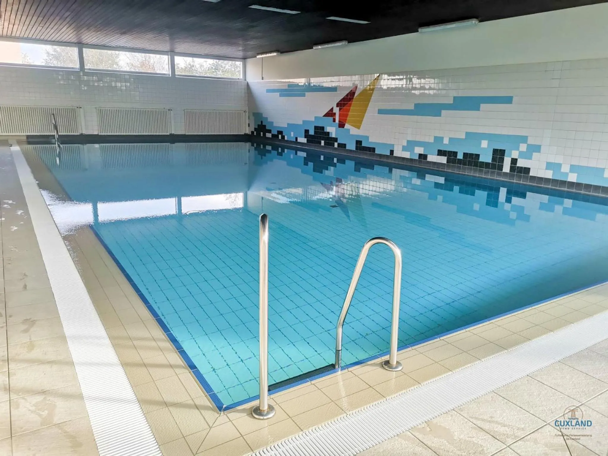 Swimming pool in Urlaub mit spektakulärer Aussicht auf das Wattenmeer