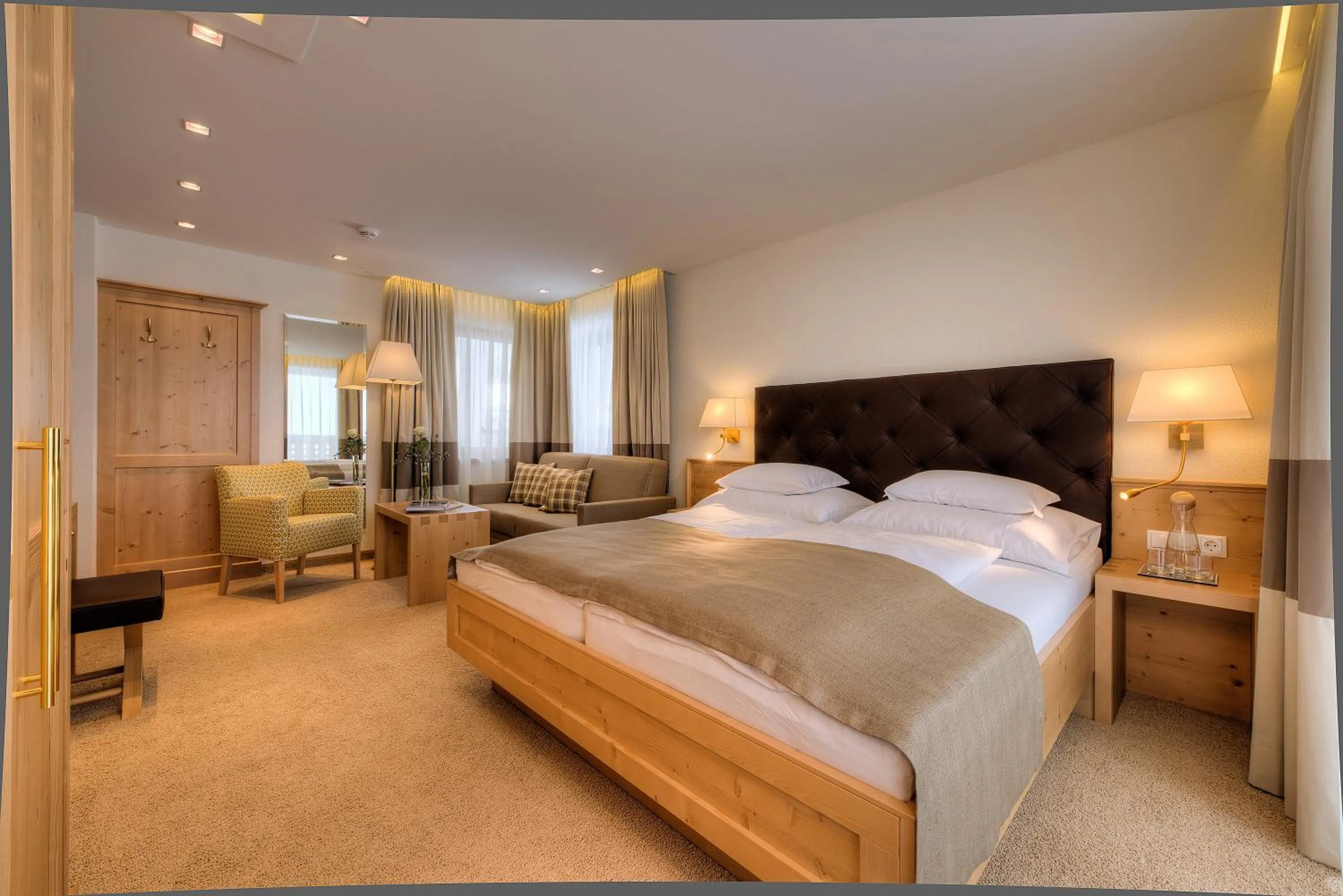 Photo of the whole room, Bed in Hotel Palin