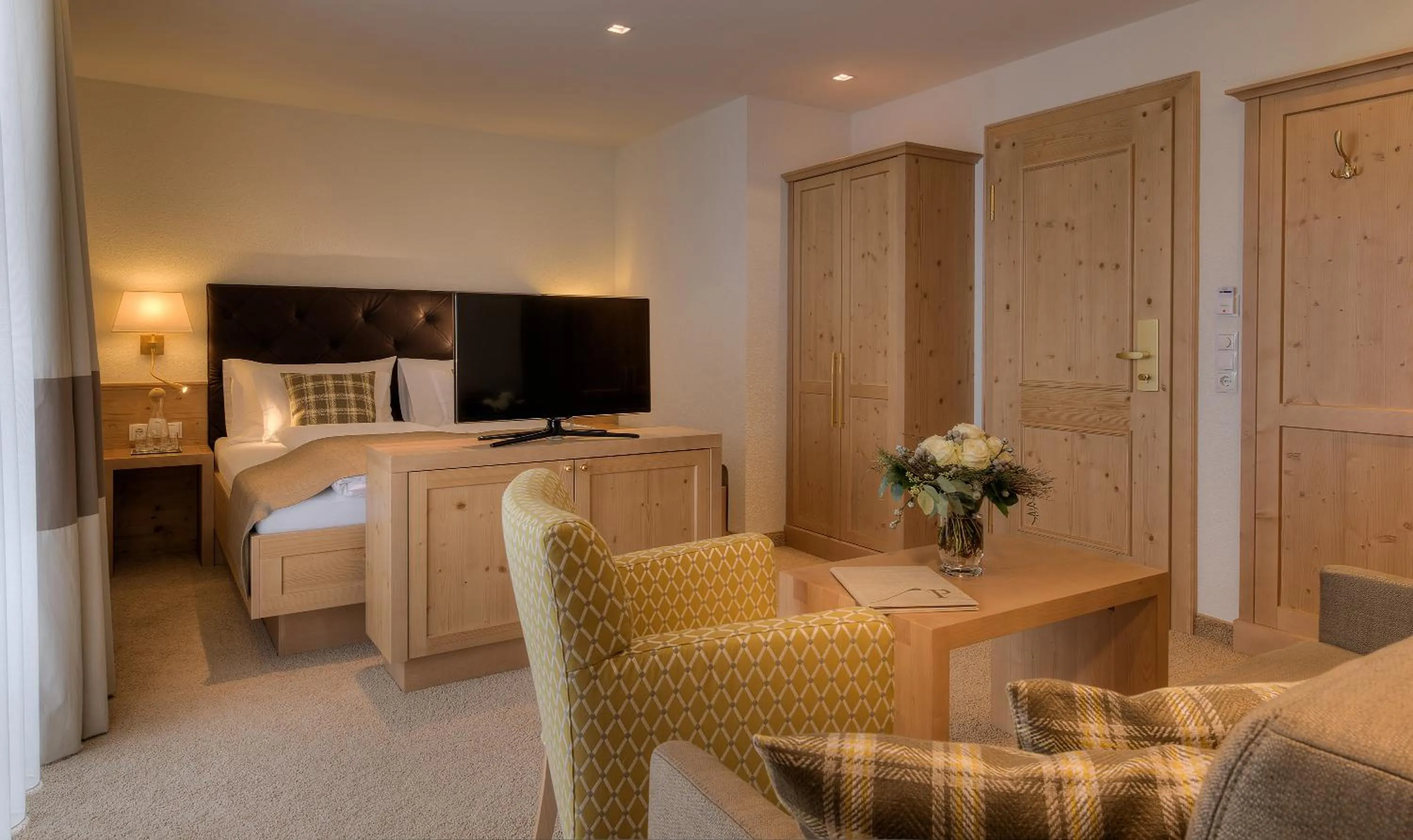 Photo of the whole room, Bed in Hotel Palin