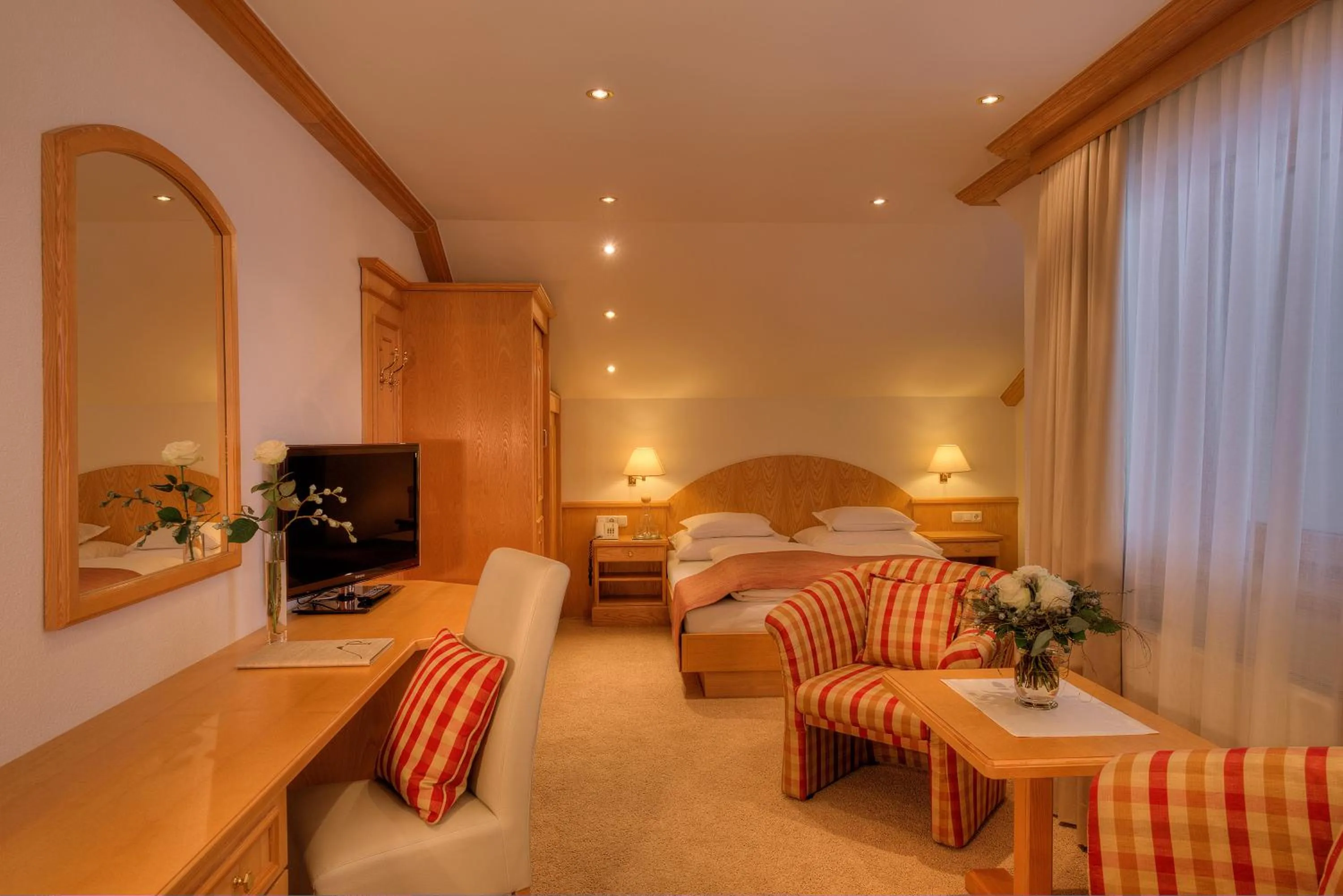 Photo of the whole room, Bed in Hotel Palin