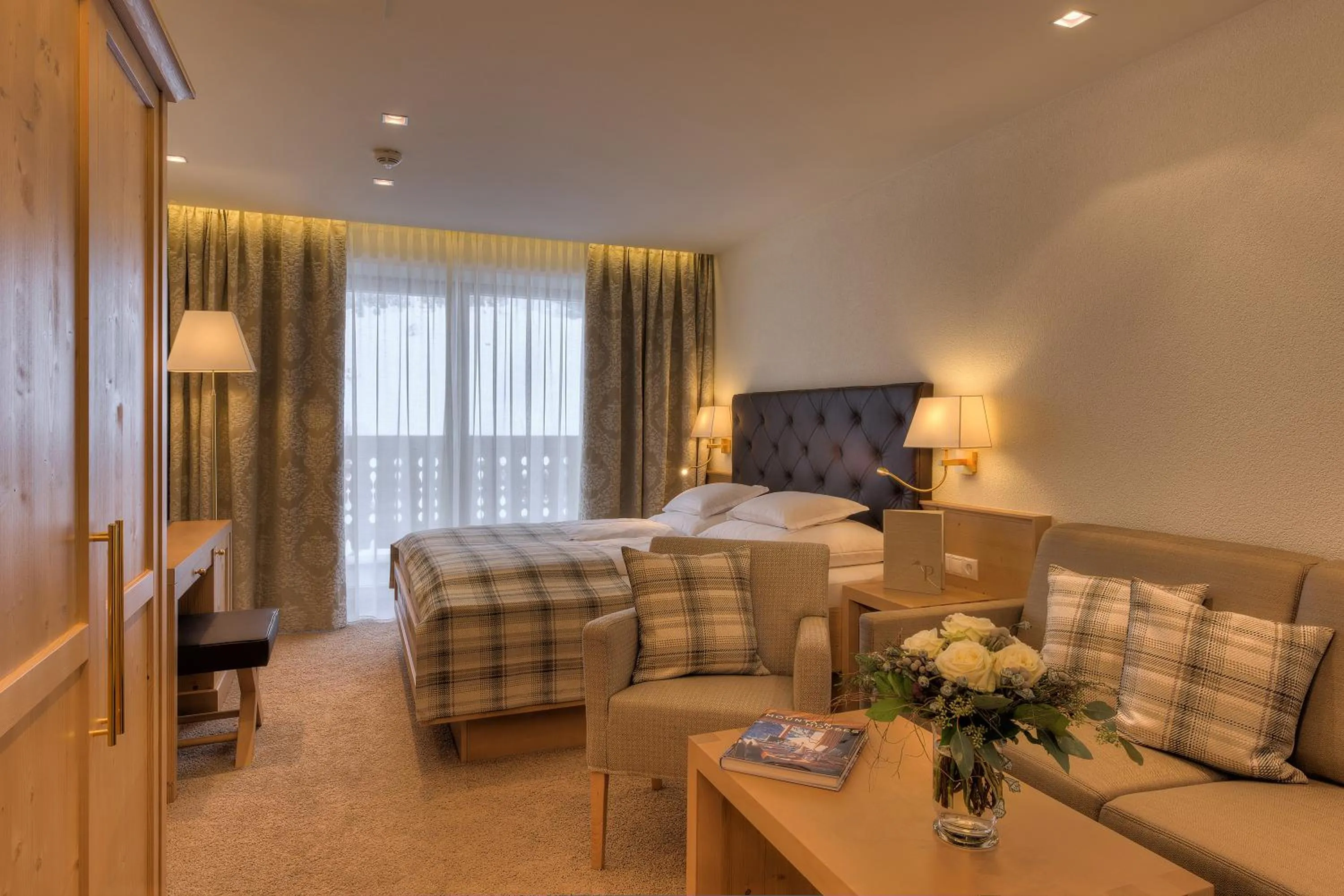 Photo of the whole room, Bed in Hotel Palin